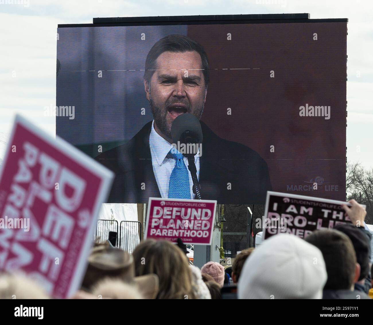 Le vice-président JD Vance s’adresse à une foule de manifestants pro-vie lors de la Marche annuelle pour la vie à Washington, DC, le vendredi 24 janvier 2024. Photo par Anna Rose Layden/UPI crédit : UPI/Alamy Live News Banque D'Images