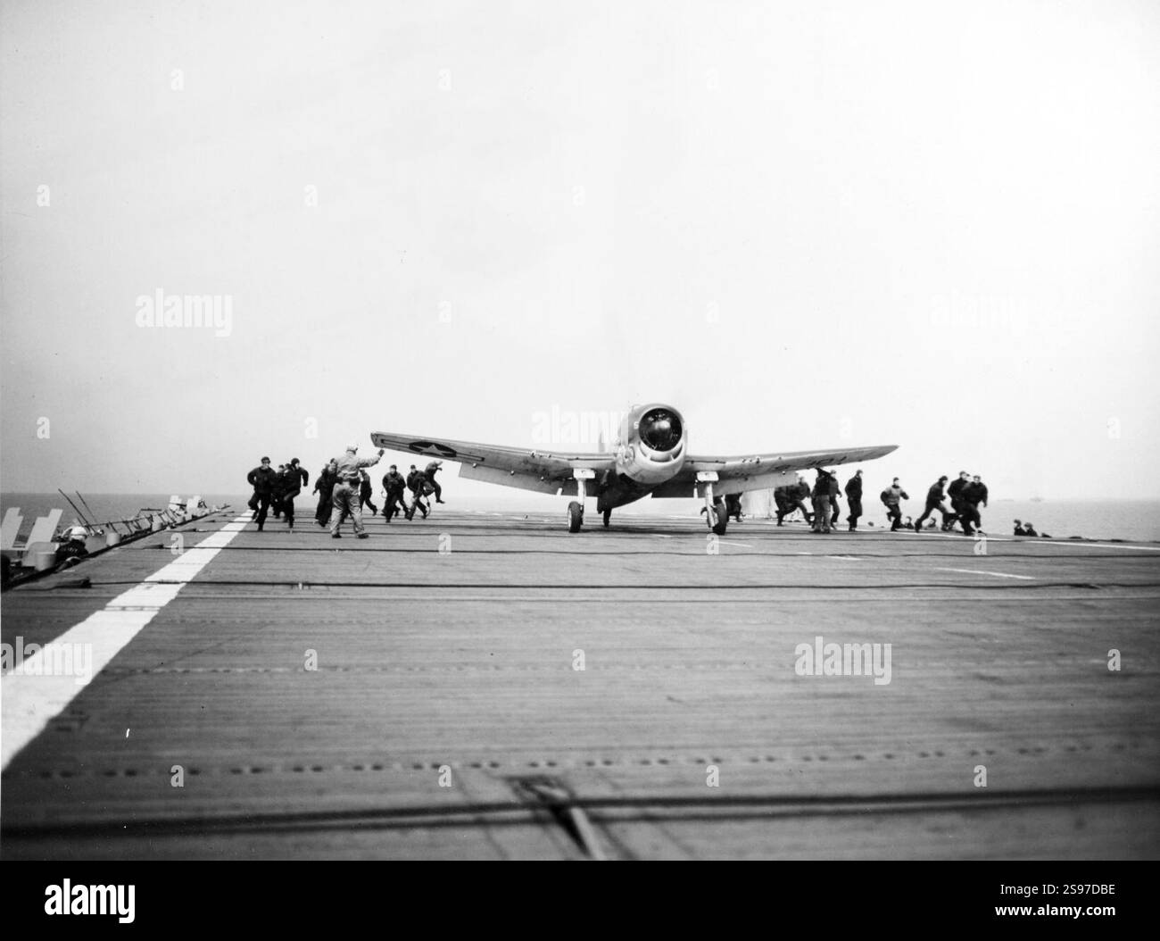 Grumman F6F Hellcat à bord de l'USS charger (CVE-30) le 8 mai 1944 Banque D'Images