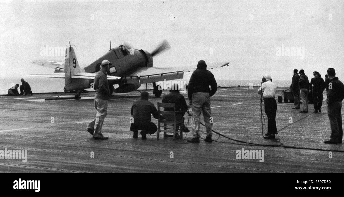 Le drone Grumman F6F-5K Hellcat est lancé depuis l'USS Shangri-la (CV-38) lors de l'opération Crossroads, en juillet 1946. Banque D'Images
