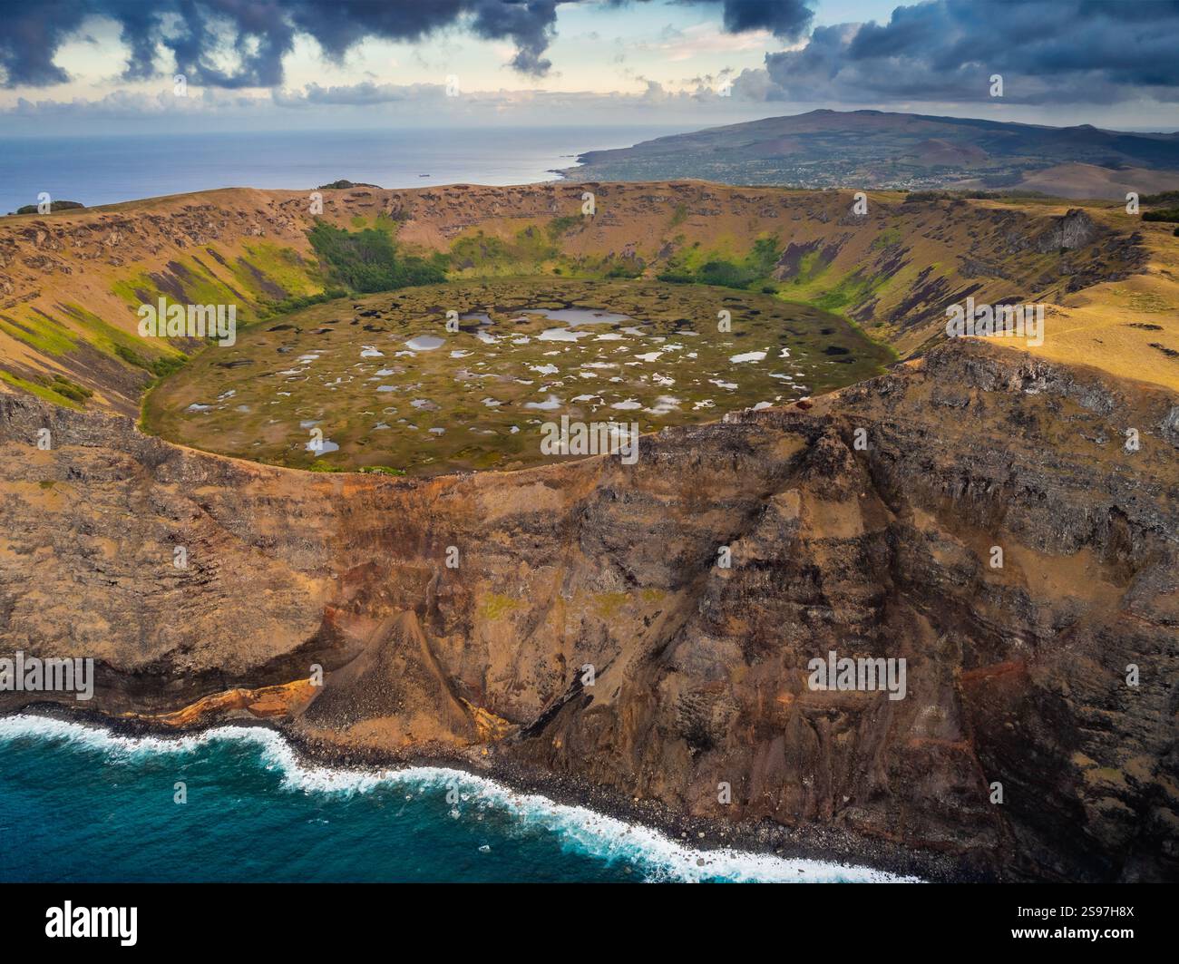 Volcan Rano Kau à Rapa Nui (île de Pâques) Banque D'Images