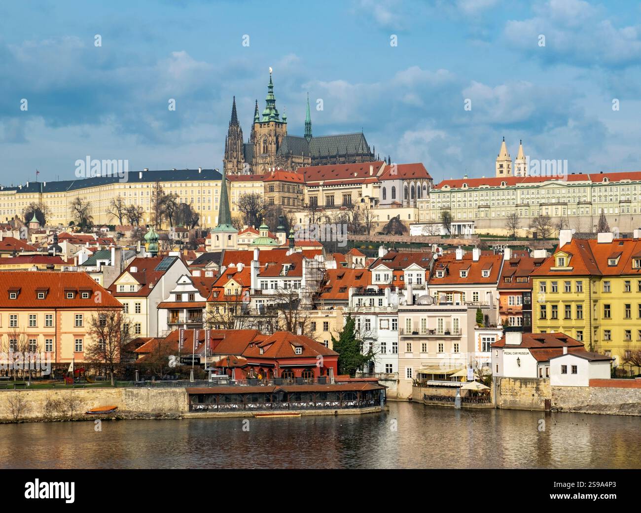 Château de Prague avec la rivière Vltava, Praha, République tchèque Banque D'Images