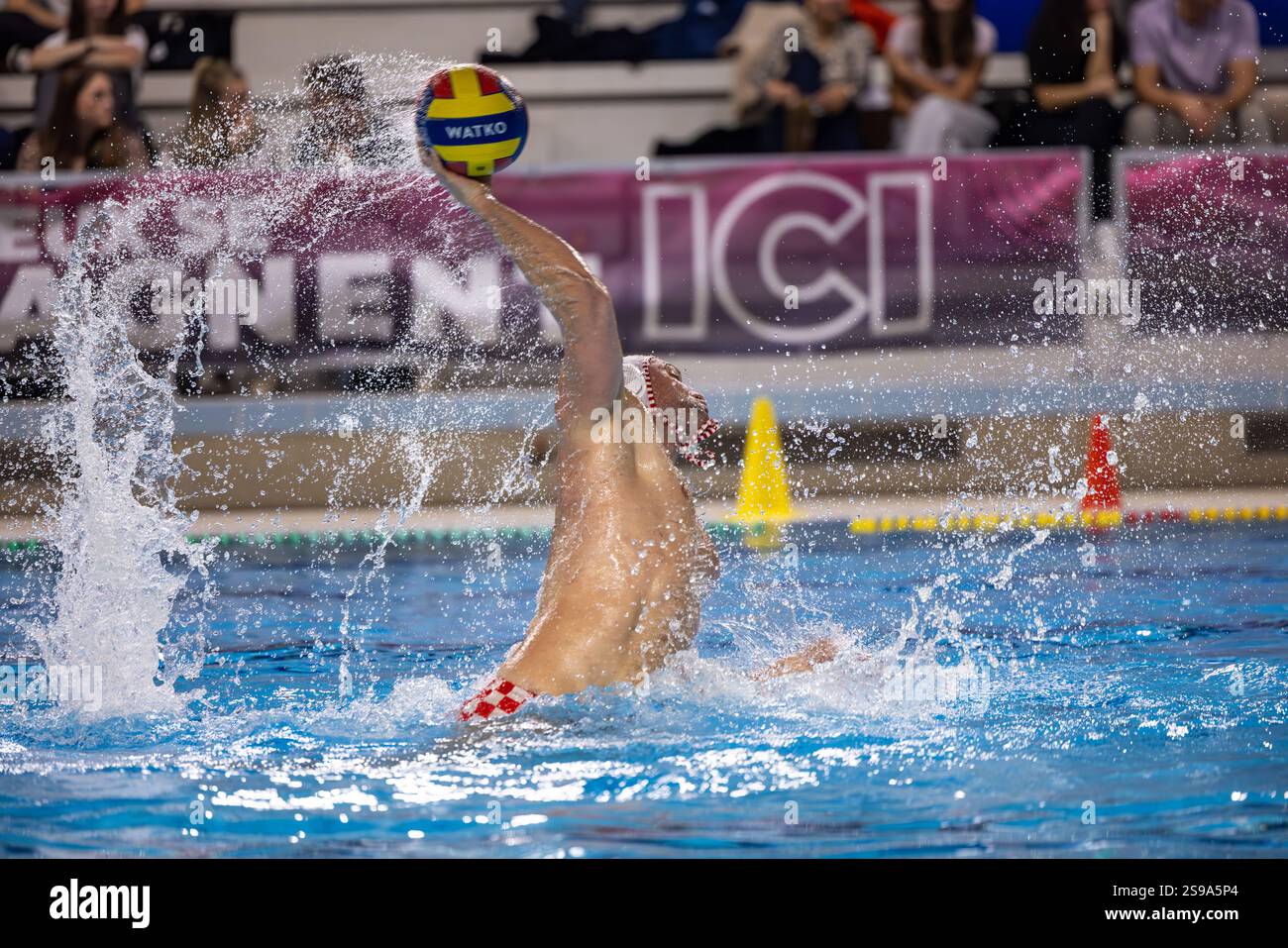 Un joueur de water-polo de Mulhouse Water Polo à Mulhouse, France. Banque D'Images