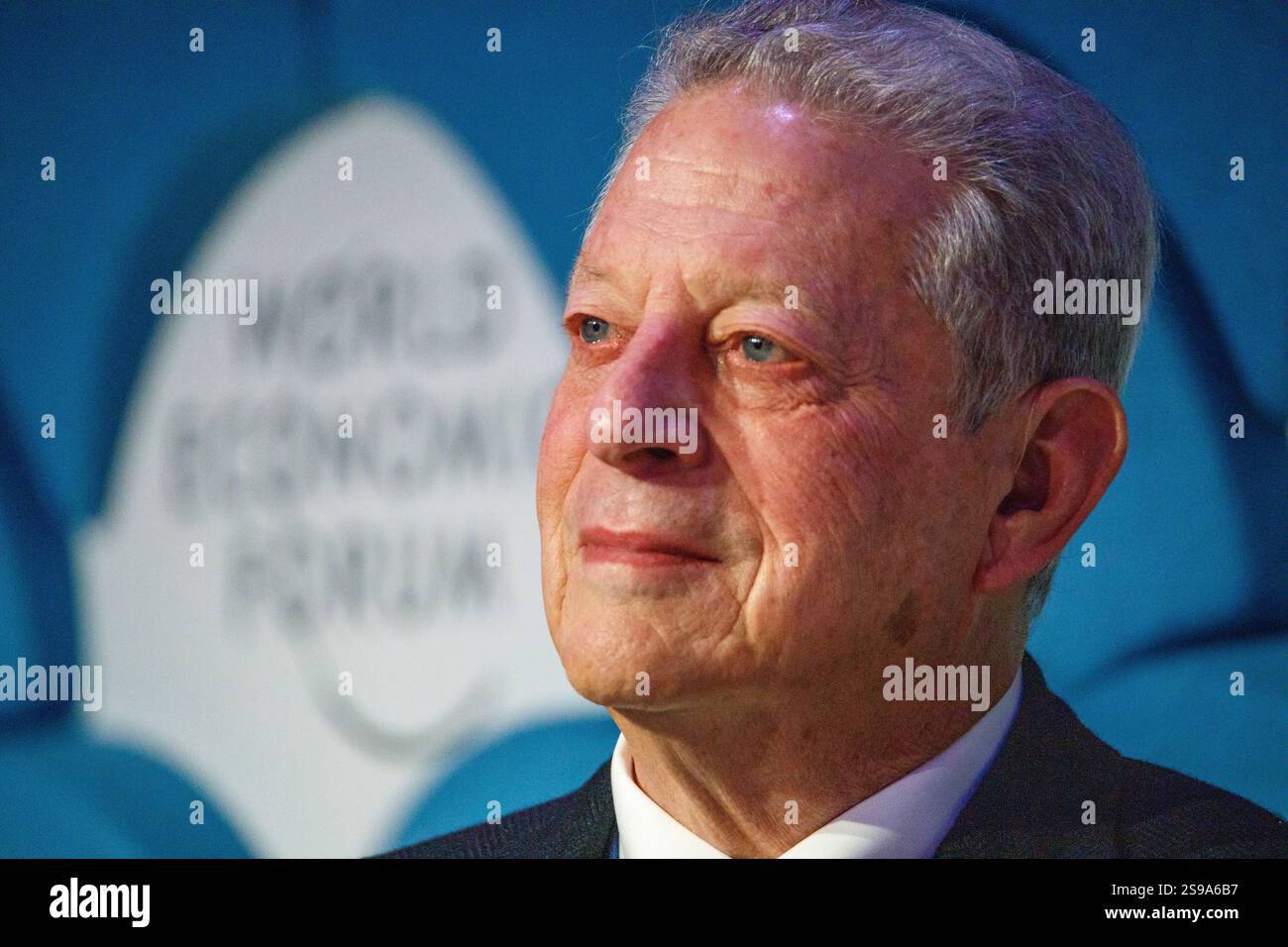 Davos, Suisse. 23 janvier 2025. L'ancien vice-président américain Al Gore prend la parole lors du panel « Nouveau trilemme - climat, développement et classe moyenne » lors du Forum économique mondial annuel à Davos. Le WEF - Forum économique mondial, fondé par Klaus Schwab en 1971, tient sa réunion annuelle à Davos, en Suisse, réunissant des dirigeants mondiaux pour discuter des questions économiques, sociales et environnementales. Connu pour son influence et son approche des sujets d'actualité, le forum est également critiqué pour son élitisme perçu et ses résultats tangibles limités. Crédit : Orjan Ellingvag/Alamy Live News Banque D'Images