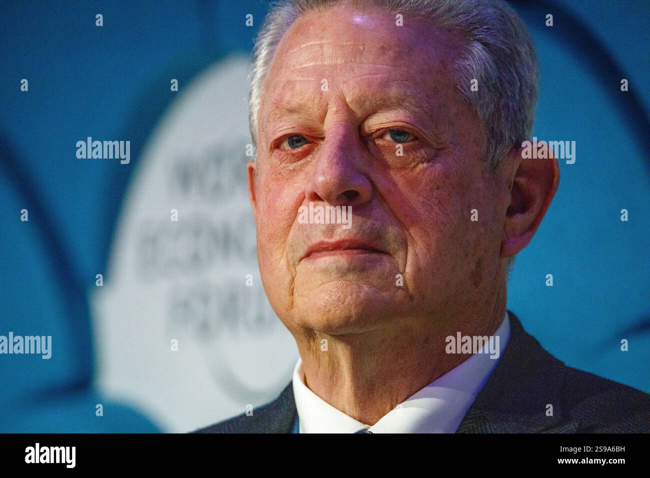 Davos, Suisse. 23 janvier 2025. L'ancien vice-président américain Al Gore prend la parole lors du panel « Nouveau trilemme - climat, développement et classe moyenne » lors du Forum économique mondial annuel à Davos. Le WEF - Forum économique mondial, fondé par Klaus Schwab en 1971, tient sa réunion annuelle à Davos, en Suisse, réunissant des dirigeants mondiaux pour discuter des questions économiques, sociales et environnementales. Connu pour son influence et son approche des sujets d'actualité, le forum est également critiqué pour son élitisme perçu et ses résultats tangibles limités. Crédit : Orjan Ellingvag/Alamy Live News Banque D'Images