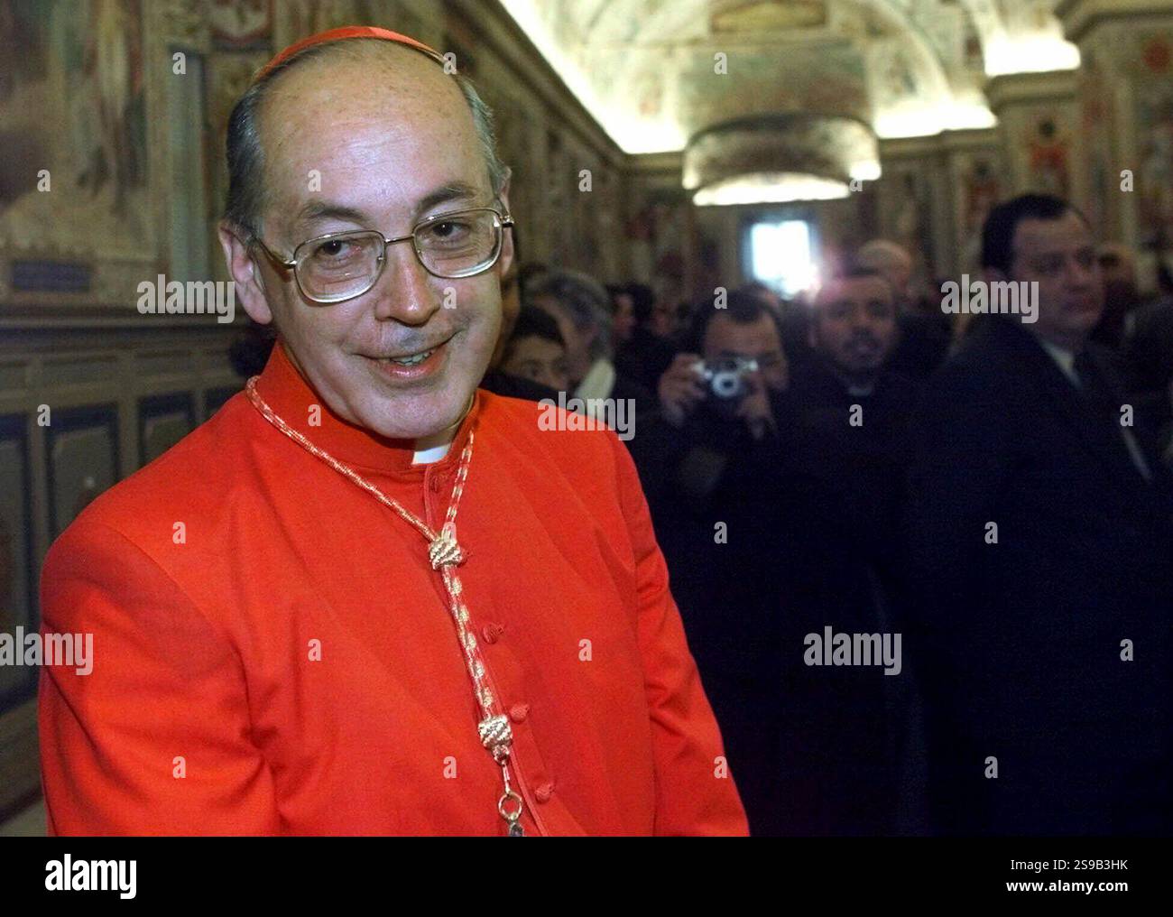 FILE - Cardinal Juan Luis Cipriani Thorne, Archbishop of Lima, Peru, smiles during courtesy calls in the Paul VI Hall at the Vatican, after being elevated cardinal at the Consistory led by Pope John Paul II, Feb. 21, 2001. (AP Photo/Jerome Delay, File) Banque D'Images