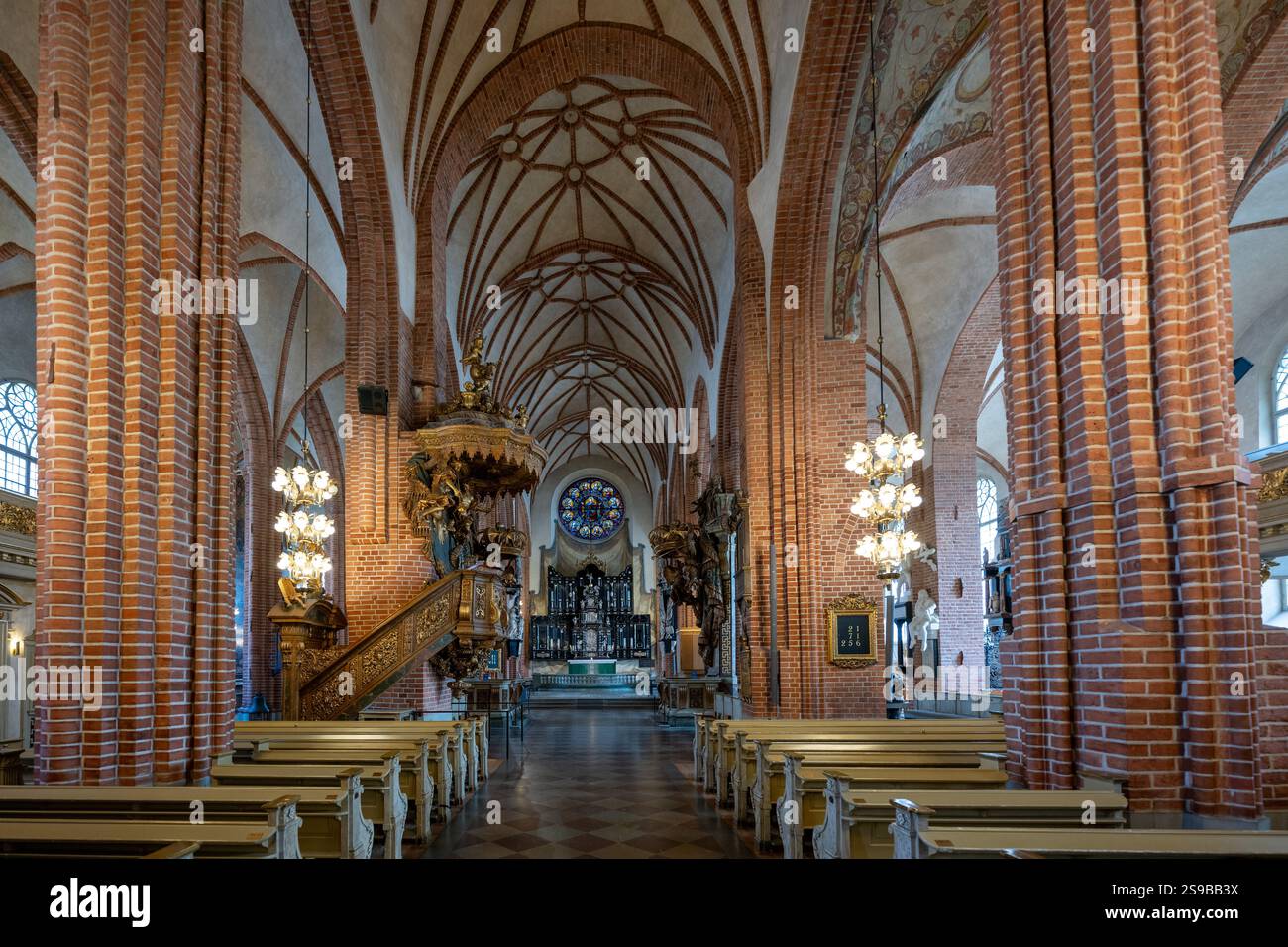 Stockholm, Suède - 2 août 2024 : Storkyrkan (cathédrale de Stockholm) ou Sankt Nikolai kyrka (église Saint-Nicolas) Banque D'Images