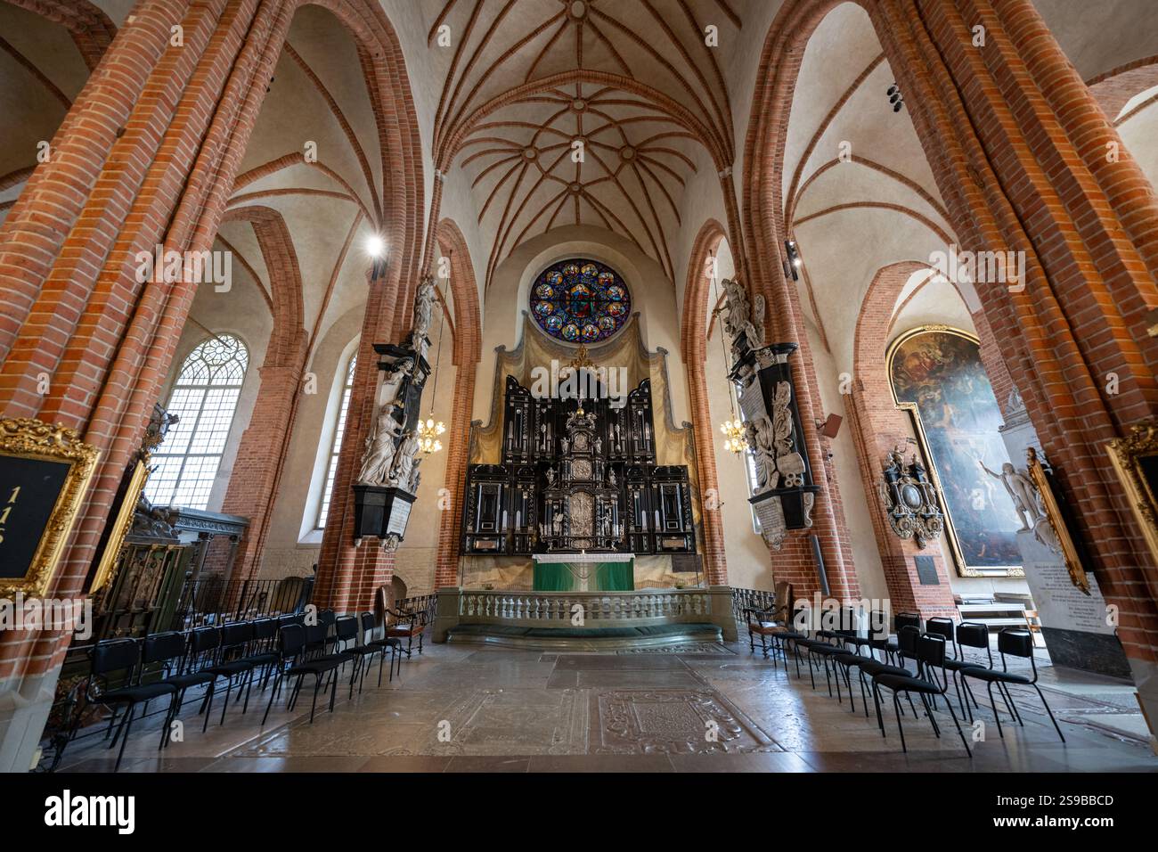 Stockholm, Suède - 2 août 2024 : Storkyrkan (cathédrale de Stockholm) ou Sankt Nikolai kyrka (église Saint-Nicolas) Banque D'Images