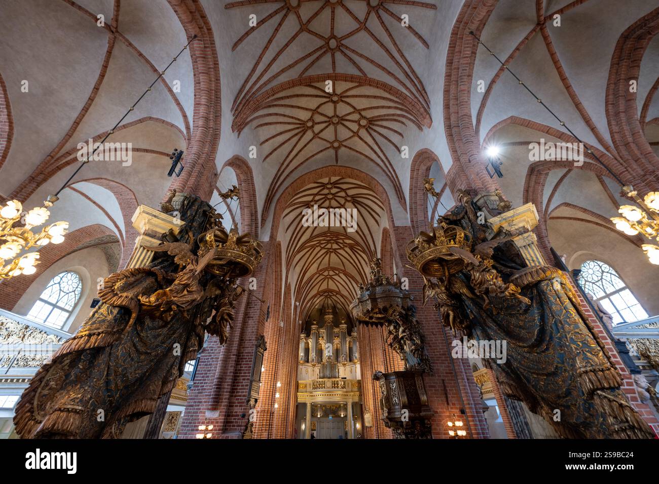 Stockholm, Suède - 2 août 2024 : Storkyrkan (cathédrale de Stockholm) ou Sankt Nikolai kyrka (église Saint-Nicolas) Banque D'Images