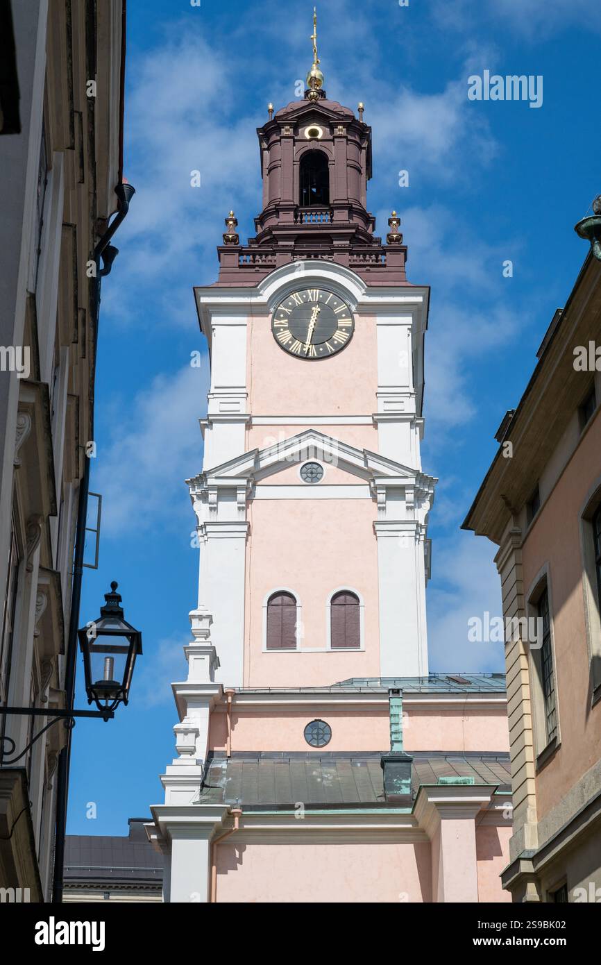 Stockholm, Suède - 2 août 2024 : Storkyrkan (cathédrale de Stockholm) ou Sankt Nikolai kyrka (église Saint-Nicolas) Banque D'Images