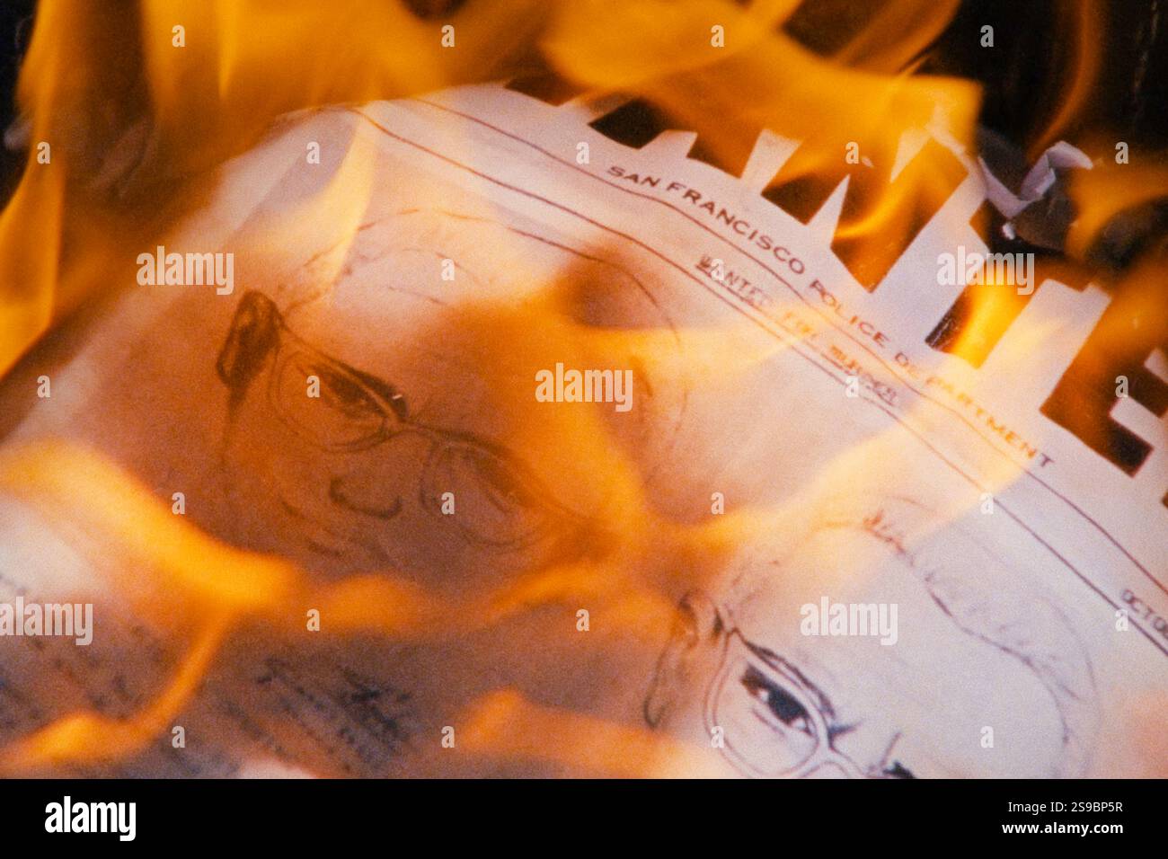 Zodiac Killer Project (2025) réalisé par Charlie Shackleton. Sur fond d'espaces déserts, un cinéaste explore son documentaire abandonné Zodiac Killer, plongeant dans les rouages internes du vrai genre de crime à un point de saturation. Publicité toujours À USAGE ÉDITORIAL EXCLUSIF. Crédit : BFA / courtoisie de Sundance Institute Banque D'Images