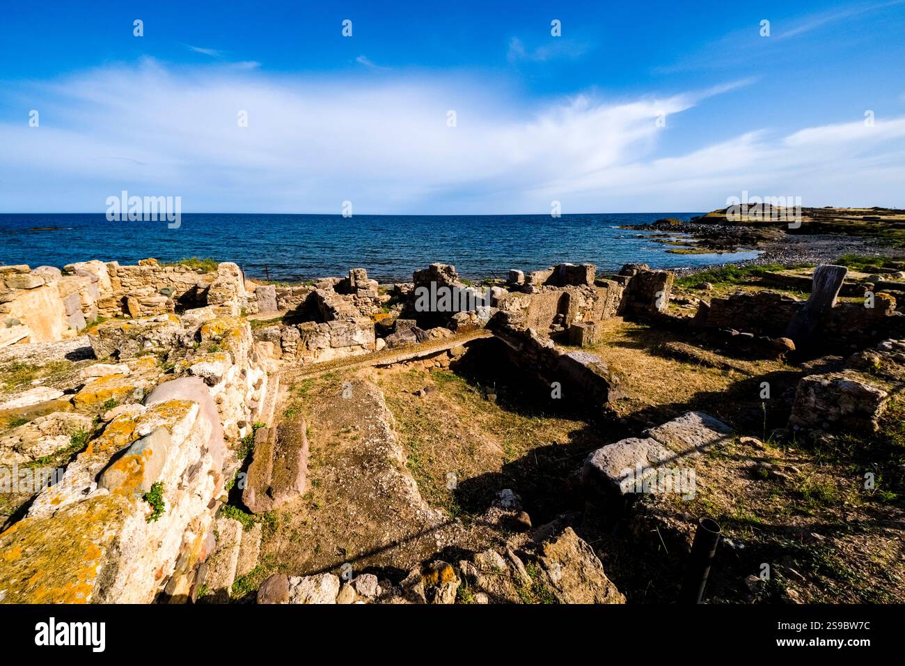 Ruines du site archéologique de Nora, une ancienne ville pré-romaine et romaine. Banque D'Images