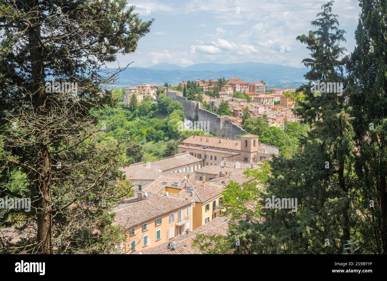 Pérouse - le regard au nord - partie est de la vieille ville dans la lumière du matin Banque D'Images