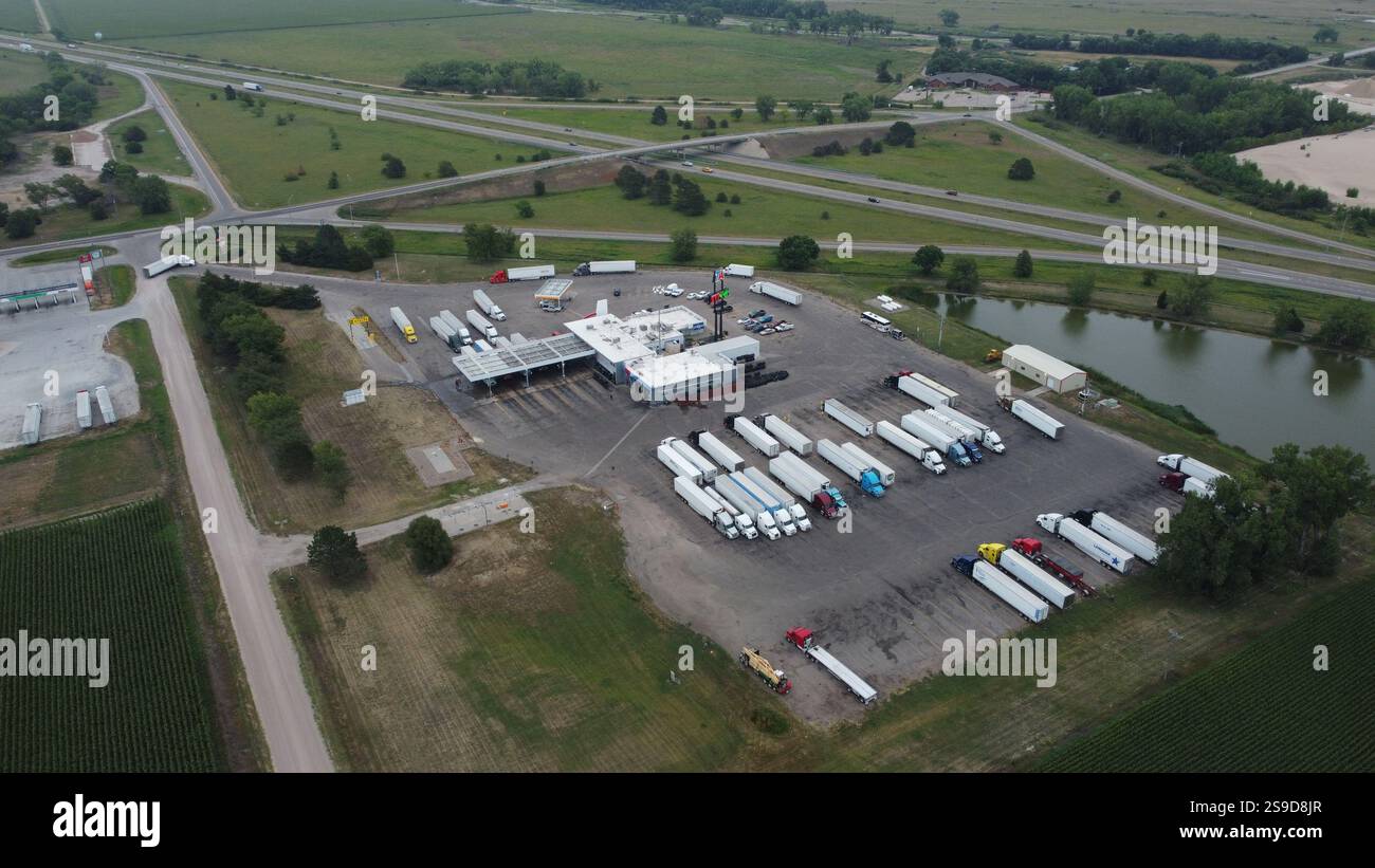 Parking, entrepôt, logistique, stockage, transport, distribution, chaîne d'approvisionnement Banque D'Images