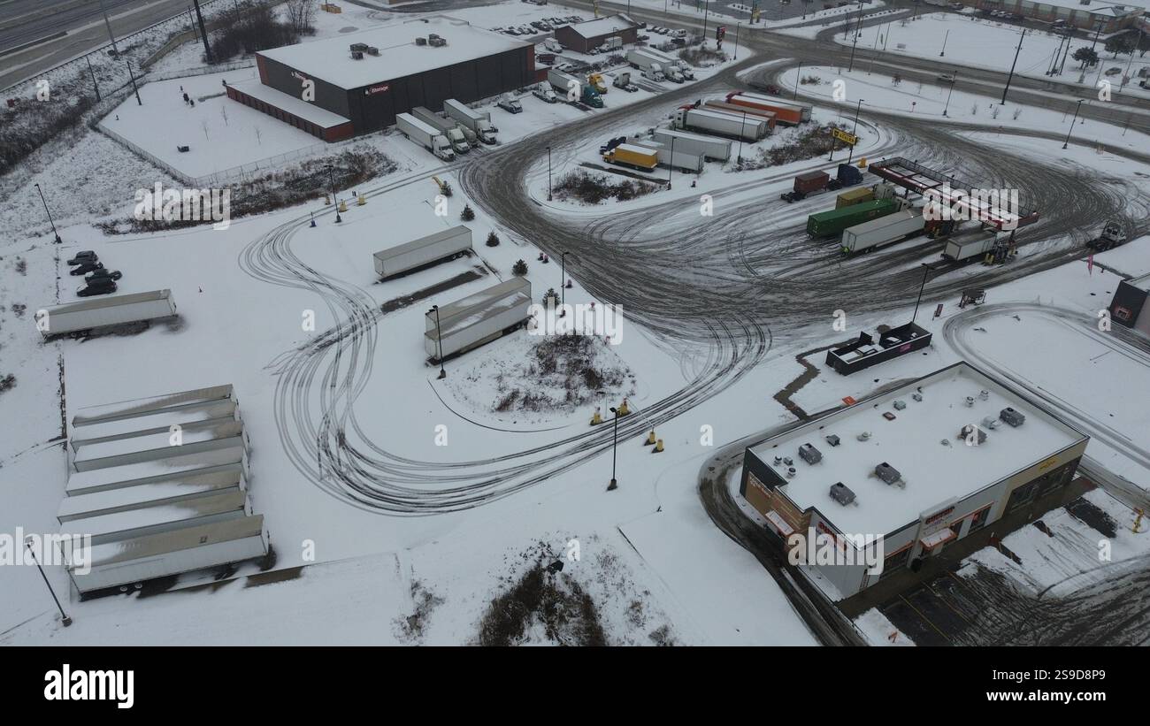 Parking, entrepôt, logistique, stockage, transport, distribution, chaîne d'approvisionnement Banque D'Images