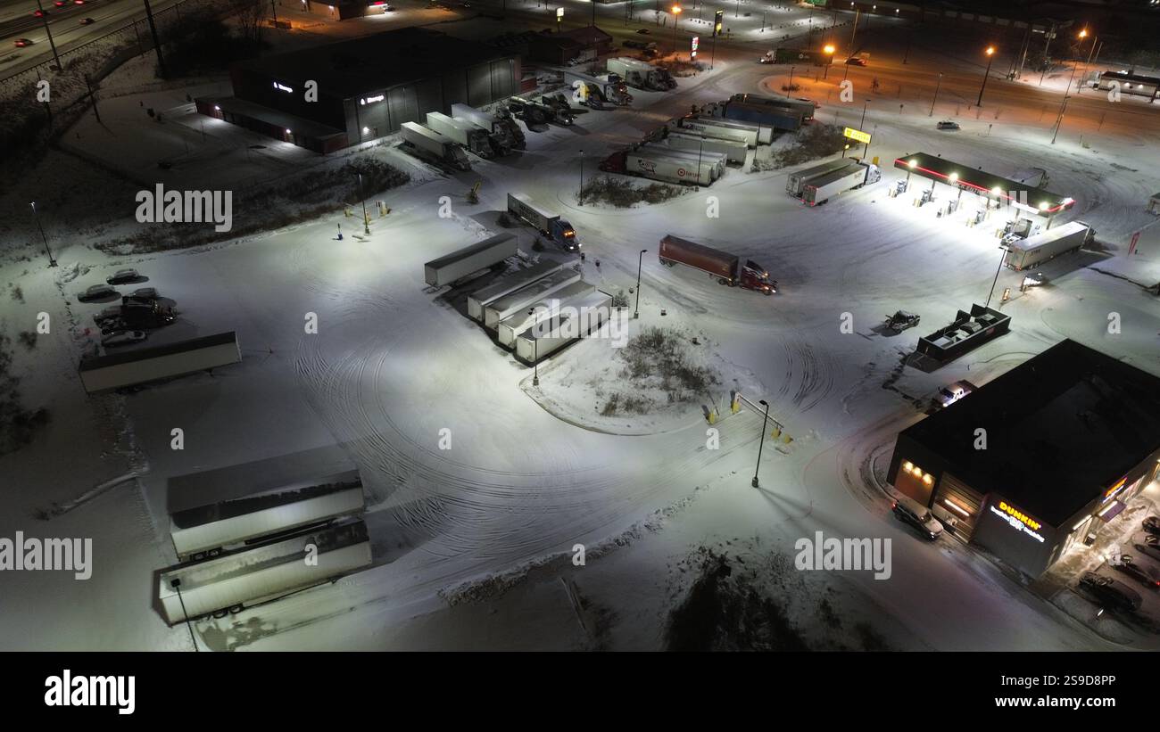 Parking, entrepôt, logistique, stockage, transport, distribution, chaîne d'approvisionnement Banque D'Images