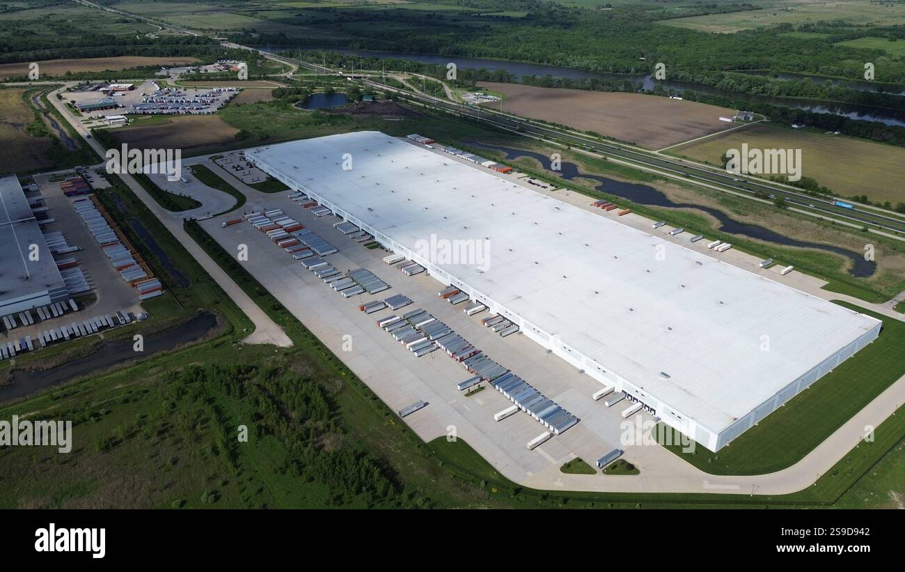 Parking, entrepôt, logistique, stockage, transport, distribution, chaîne d'approvisionnement Banque D'Images