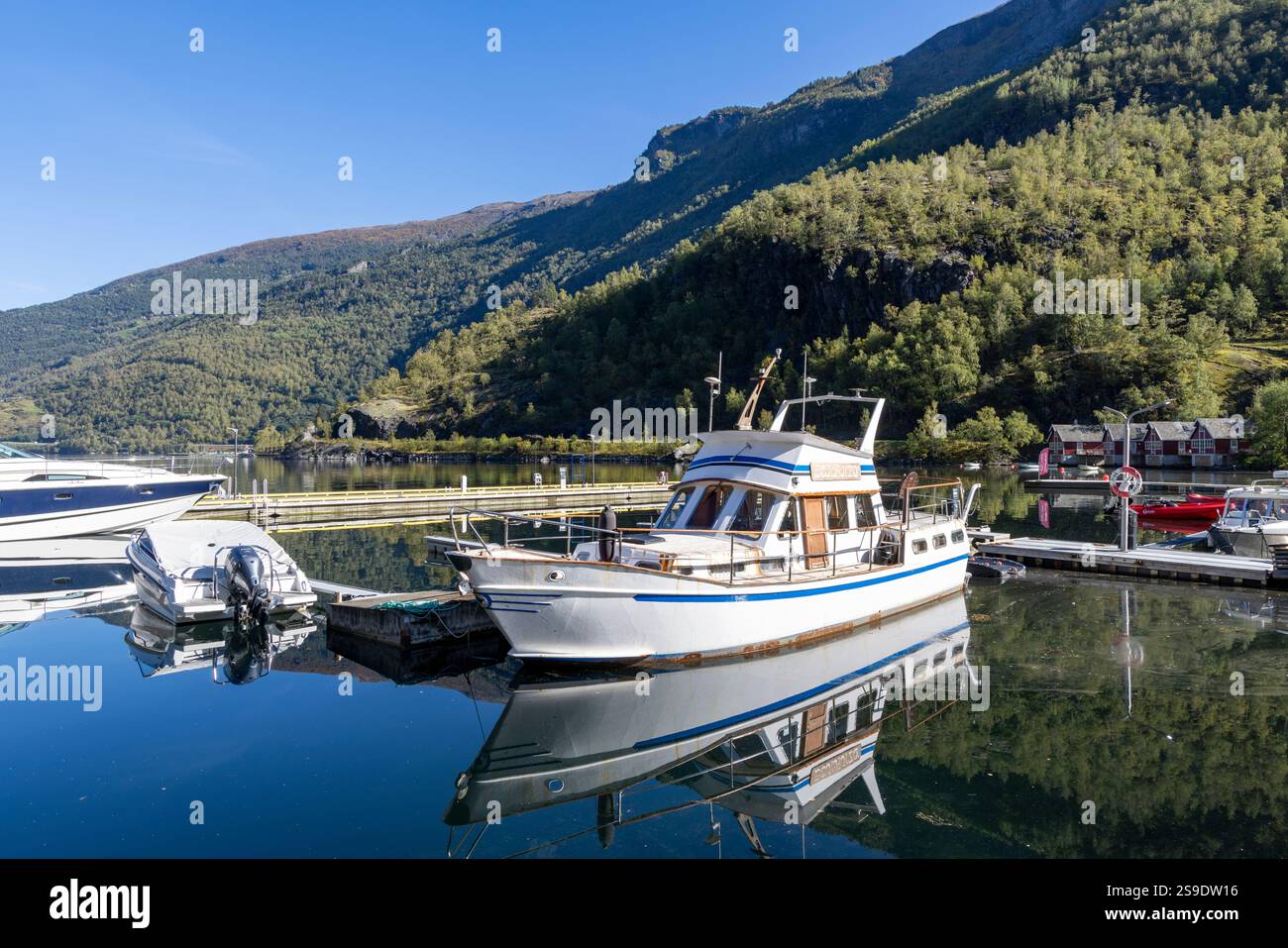 Village FLAM Sud-Ouest de la Norvège et vue sur le fjord, Aurlandsjord, 2024 Banque D'Images