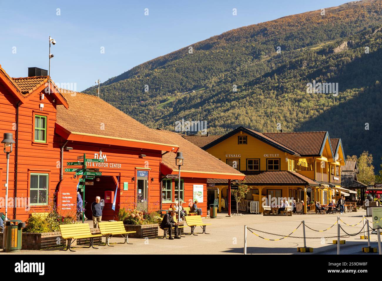 Village de Flam et centre d'information touristique de Flam, Sud-Ouest de la Norvège, Europe, 2024 Banque D'Images