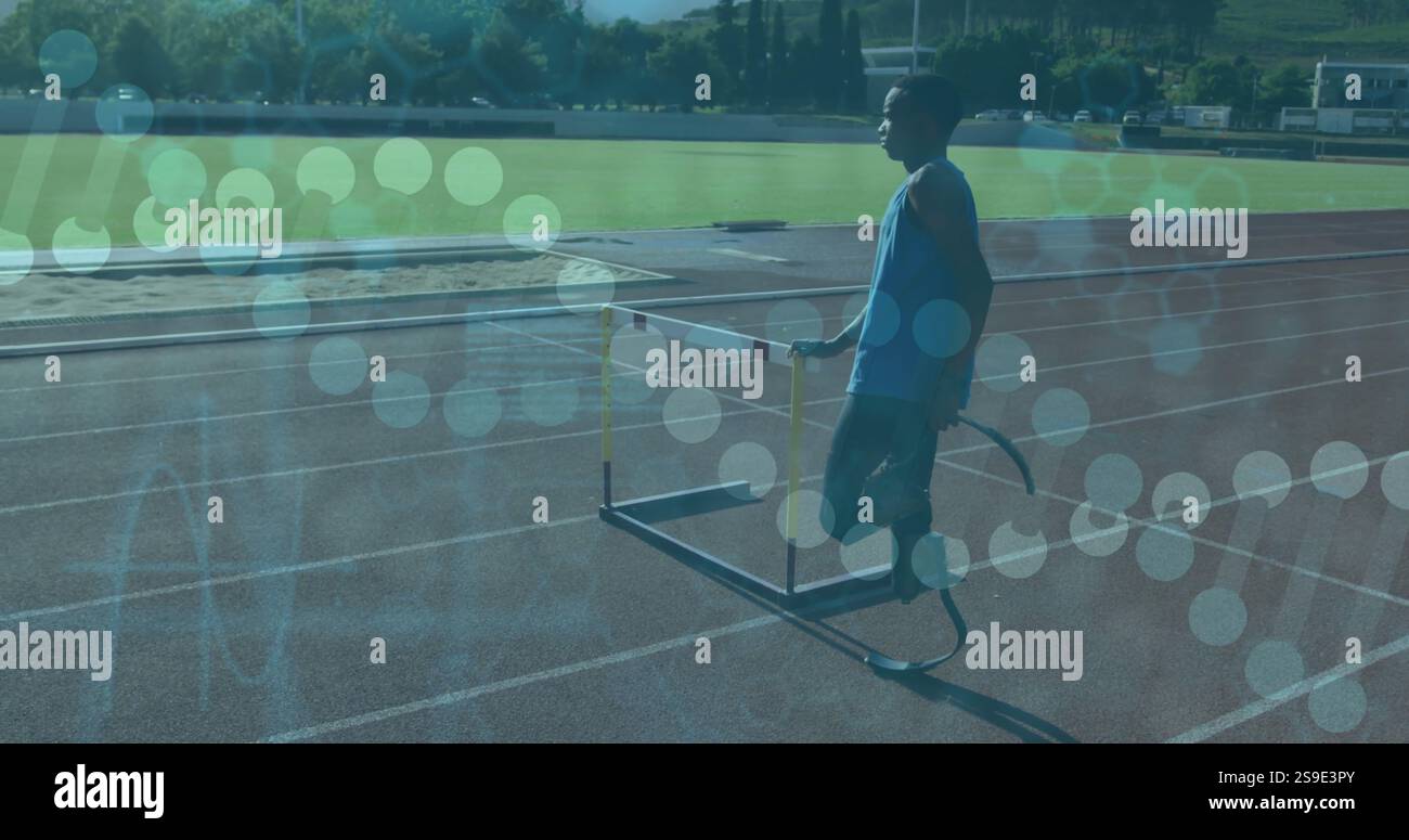 Athlète avec jambe prothétique sur piste avec traitement de données image sur scène Banque D'Images