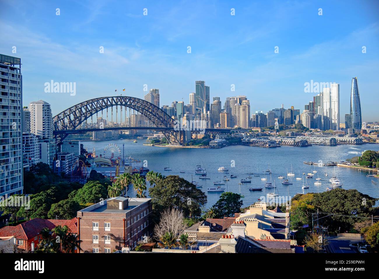 Paysage urbain de Sydney, pont du port, bateaux, gratte-ciel, quartier des affaires, ciel bleu d'eau jour jour de jour, destination touristique internationale Banque D'Images