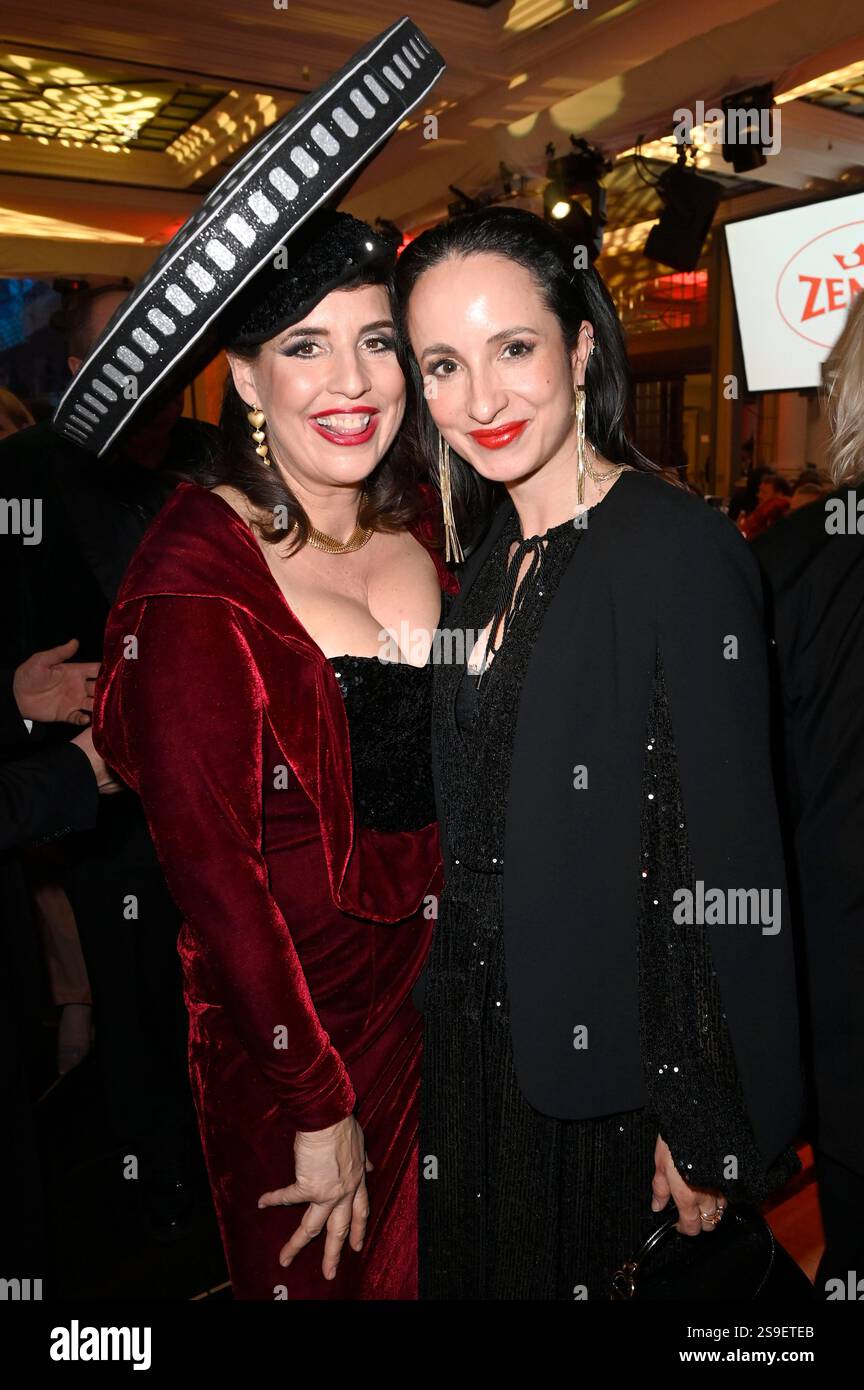 Elena Uhlig und Stephanie Stumph beim 49. Deutschen Filmball 2025 im Hotel Bayerischer Hof. München, 25.01.2025 Banque D'Images