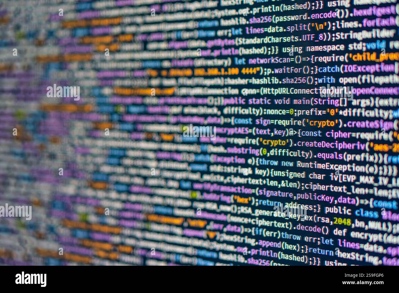 Gros plan d'un code Python sur un écran d'ordinateur, montrant sa structure dense et colorée a Banque D'Images