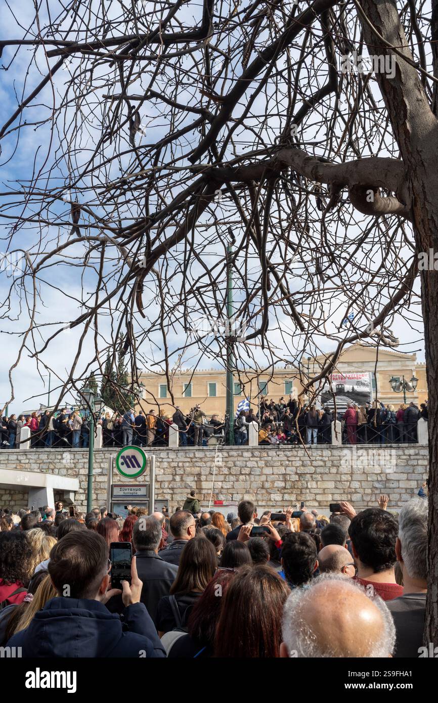 Grand rassemblement plaidant pour la justice dans l'affaire de l'accident mortel de Tempi, qui a coûté la vie à 57 personnes. Banque D'Images
