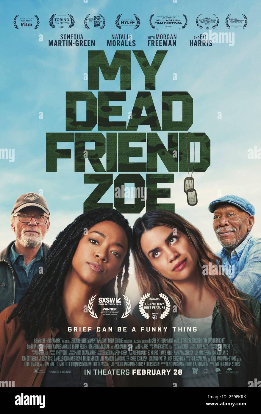 My Dead Friend Zoe (2025) réalisé par Kyle Hausmann-Stokes et mettant en vedette Sonequa Martin-Green, Natalie Morales et Morgan Freeman. Une comédie-drame sombre sur un vétéran de la guerre en Afghanistan qui entretient une relation mystérieuse avec sa meilleure amie de l'armée décédée tout en traitant avec son grand-père vétéran du Vietnam. Affiche AMÉRICAINE À une feuille POUR USAGE ÉDITORIAL UNIQUEMENT. Crédit : BFA / Briarcliff Entertainment Banque D'Images