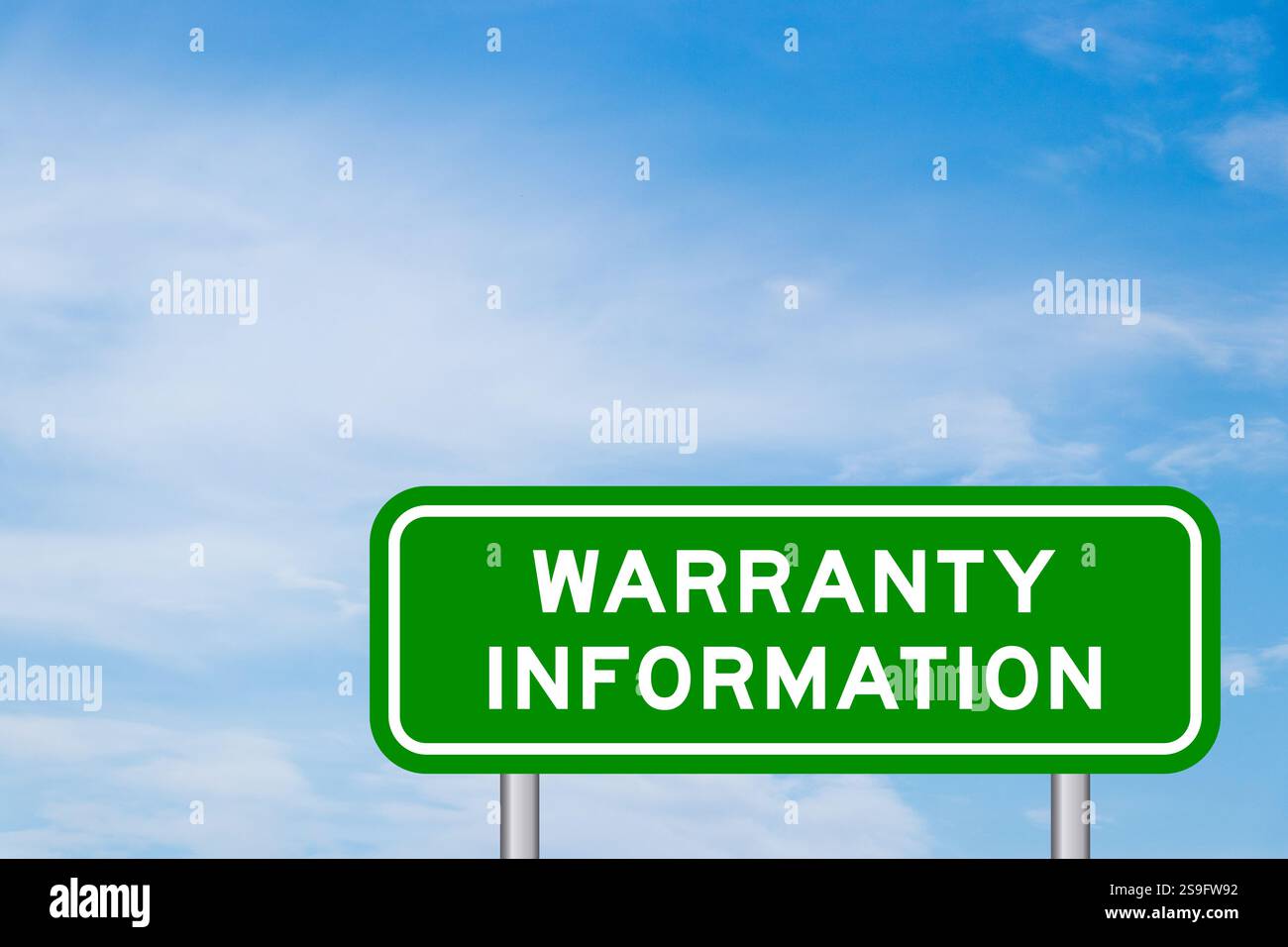 Signe de transport de couleur verte avec des informations de garantie de mot sur le ciel bleu avec fond de nuage blanc Banque D'Images