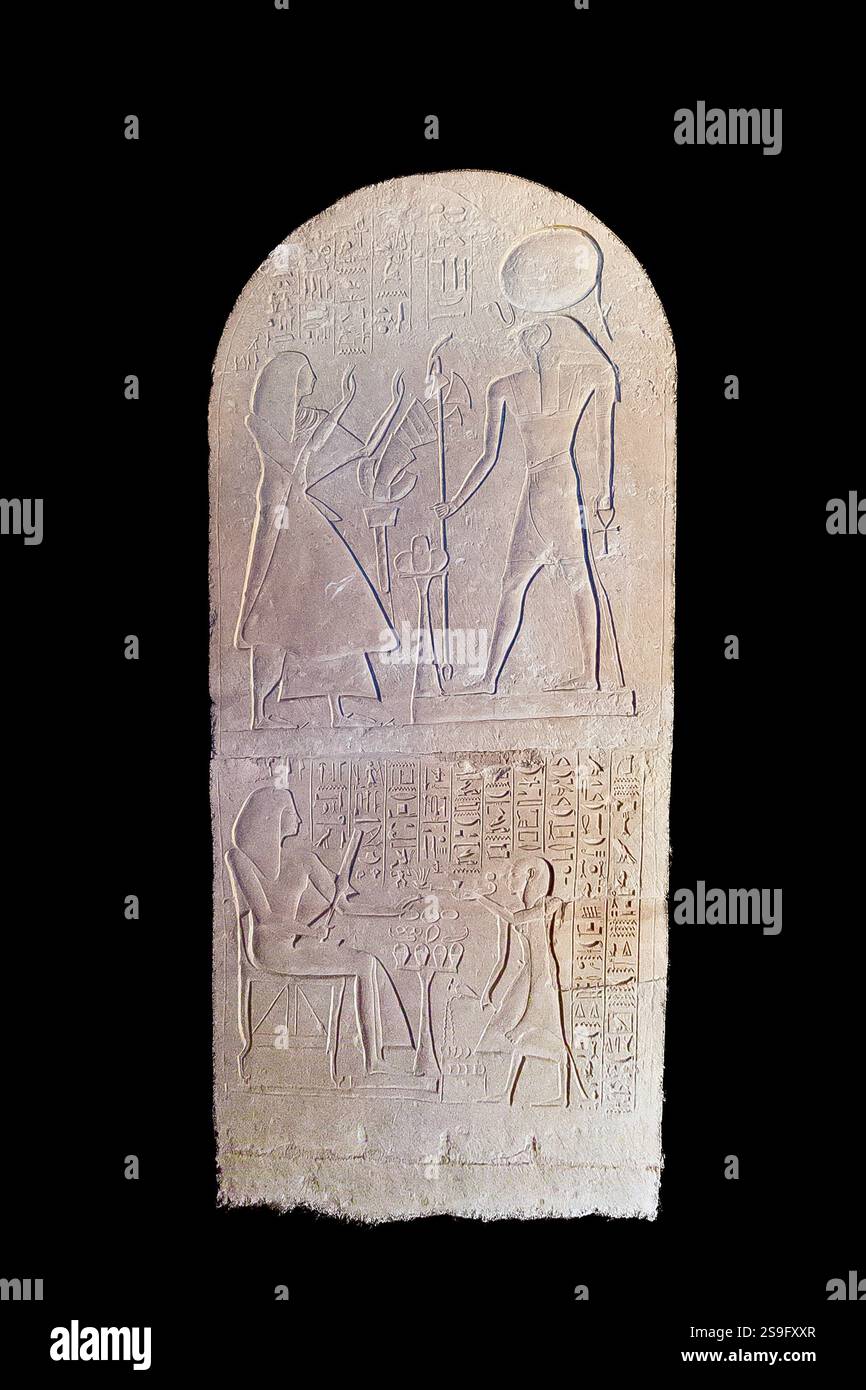 Égypte, Saqqara, tombeau de Meryneith, stèle de Hatiay, initialement dans la cour extérieure et maintenant montré dans le vestibule. Banque D'Images
