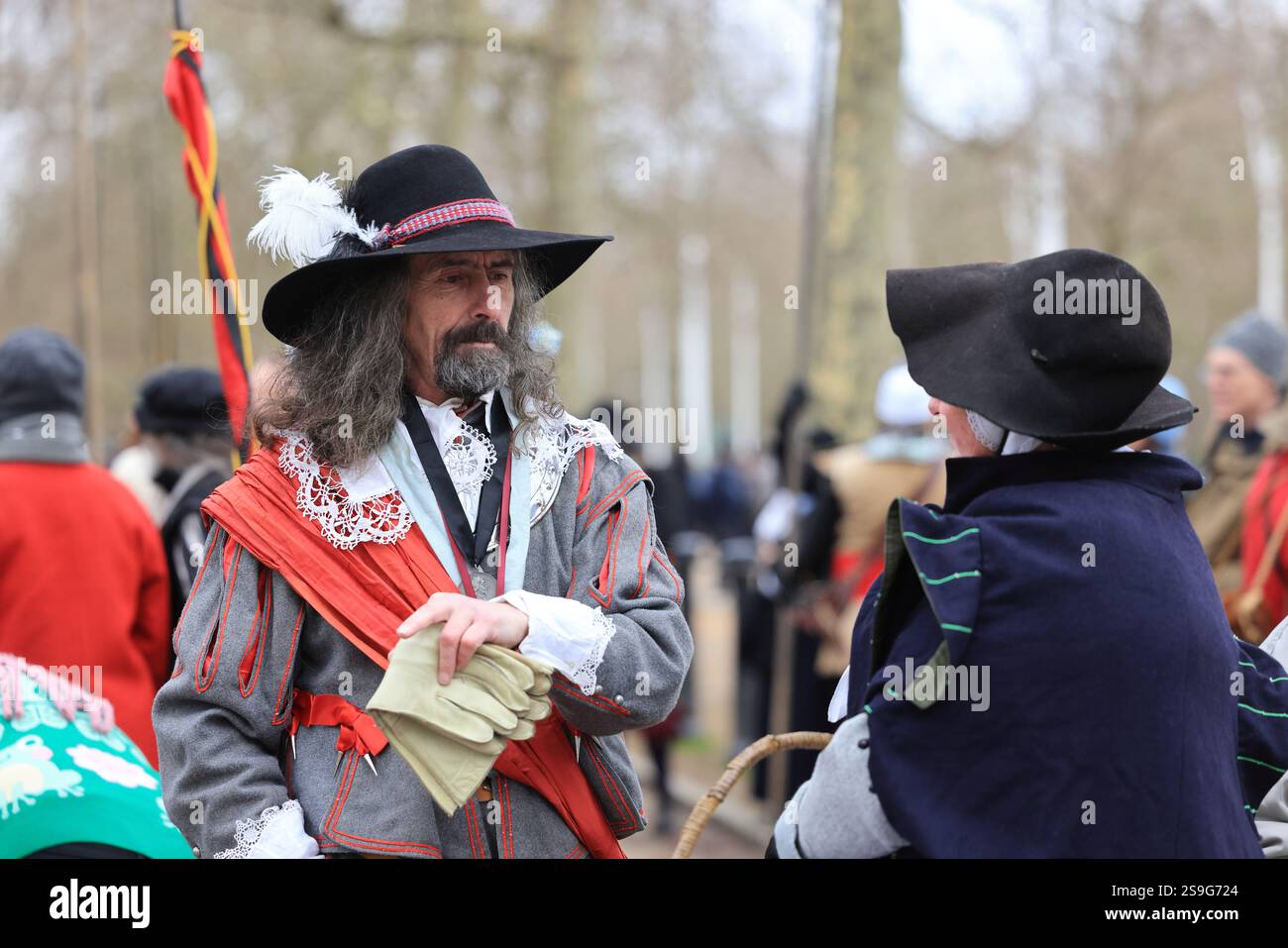 Londres, Royaume-Uni, 26 janvier 2025. Le 53 mars pour commémorer l'exécution du roi Charles Ier le 30 janvier 1649 a eu lieu avec plusieurs centaines de membres de la Société anglaise de la guerre civile marchant sur les dernières traces du roi et déposant une couronne. Crédit : Monica Wells/Alamy Live News Banque D'Images