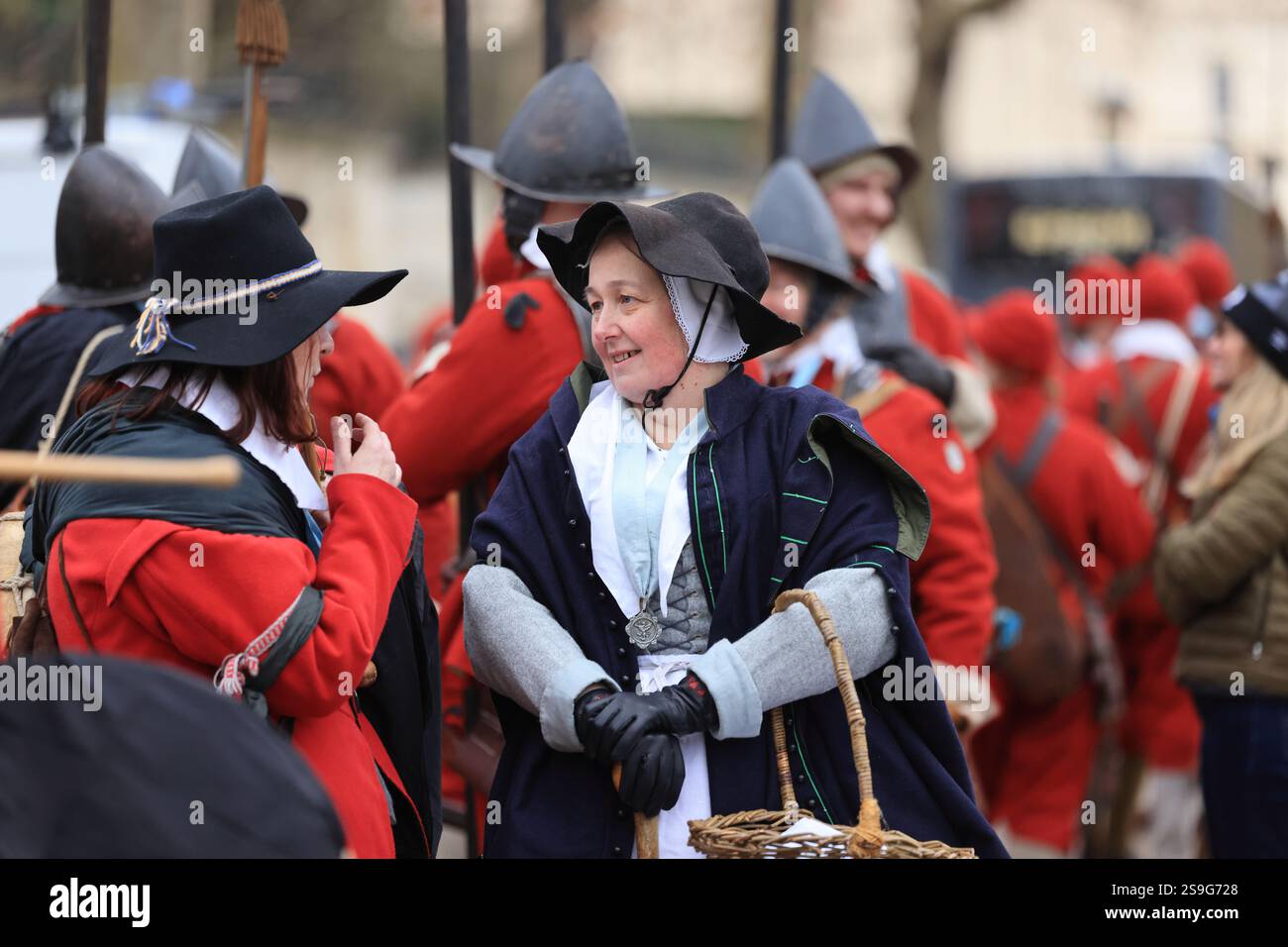 Londres, Royaume-Uni, 26 janvier 2025. Le 53 mars pour commémorer l'exécution du roi Charles Ier le 30 janvier 1649 a eu lieu avec plusieurs centaines de membres de la Société anglaise de la guerre civile marchant sur les dernières traces du roi et déposant une couronne. Crédit : Monica Wells/Alamy Live News Banque D'Images