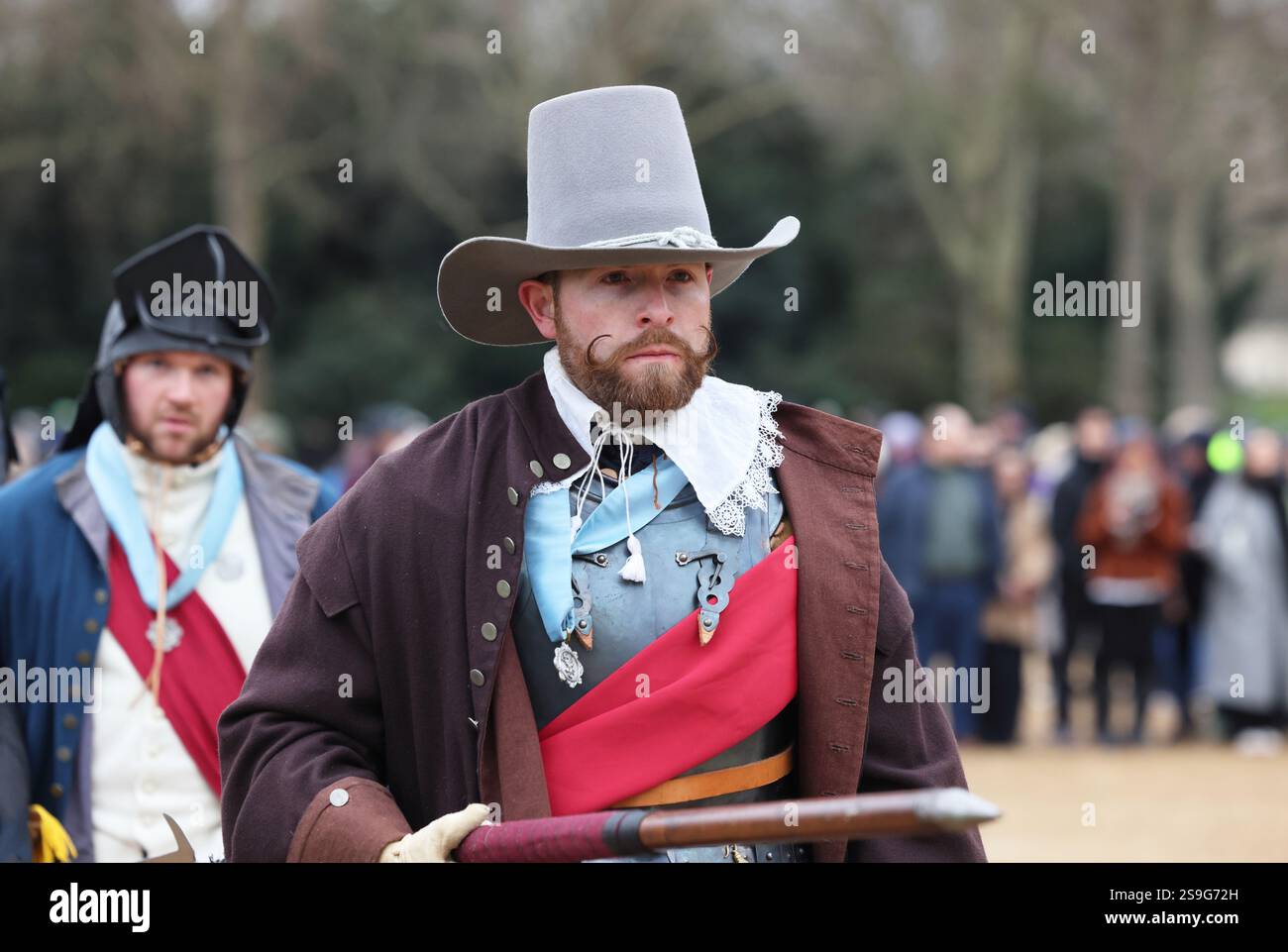 Londres, Royaume-Uni, 26 janvier 2025. Le 53 mars pour commémorer l'exécution du roi Charles Ier le 30 janvier 1649 a eu lieu avec plusieurs centaines de membres de la Société anglaise de la guerre civile marchant sur les dernières traces du roi et déposant une couronne. Crédit : Monica Wells/Alamy Live News Banque D'Images
