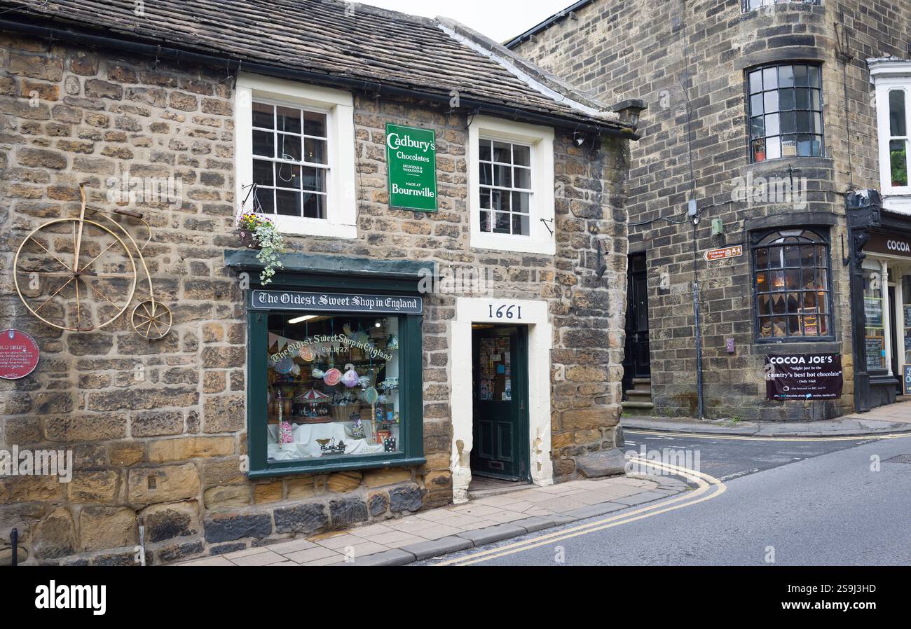 Pateley Bridge, Royaume-Uni - 15 septembre 2024. Le plus ancien Sweet Shop d'Angleterre. Ancienne façade de magasin à Pateley Bridge, Nidderdale, Yorkshire Dales, Royaume-Uni Banque D'Images