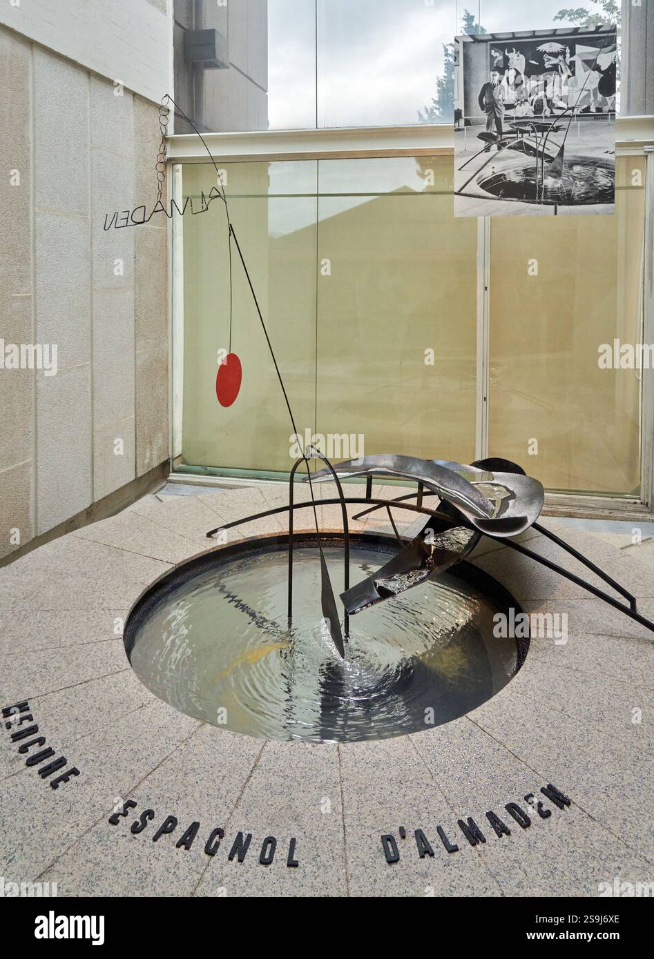 Fontaine de mercure, 1937, Alexander Calder (1898-1976), Barcelone, Catalogne, Espagne. Banque D'Images