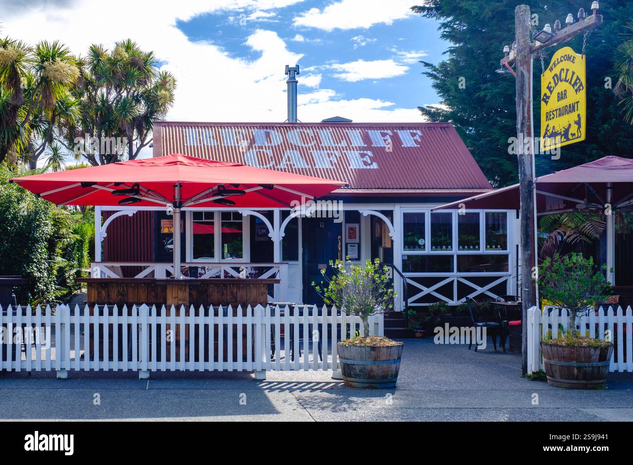 Redcliff Cafe extérieur, un restaurant local pittoresque et café à te Anau, Fiordland, Nouvelle-Zélande Île du Sud, Southland, NZ Banque D'Images