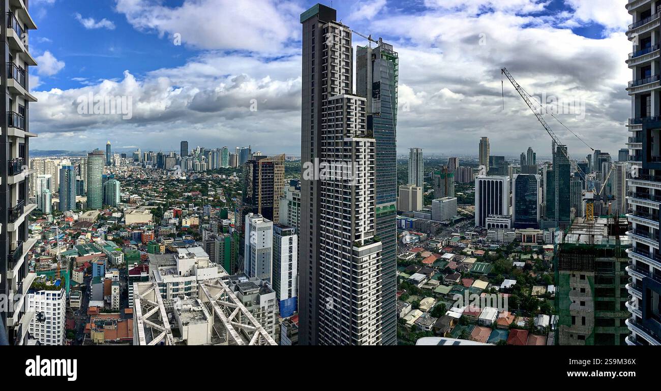 Vue panoramique, Trump Tower, Gramercy Residences, hôtels, immeubles de grande hauteur, capitale financière des Philippines, Makati gratte-ciel skyline, Metro Manila - Image de stock capturée avec un smartphone