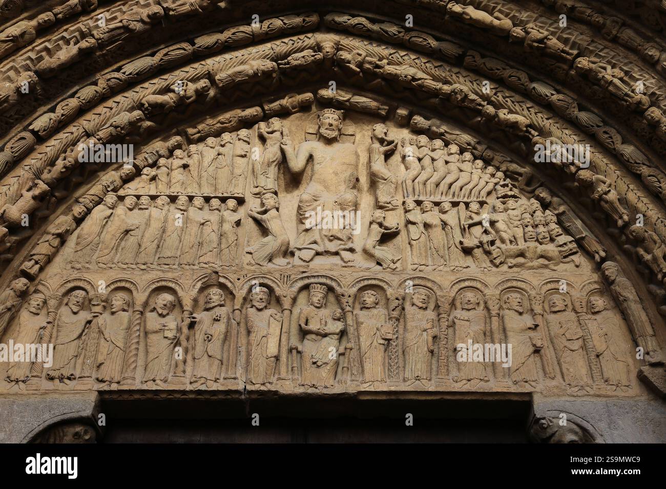 Espagne. Navarre. Sangüesa. Église Santa Maria la Real. Passerelle. Dernier jugement (tympan). Banque D'Images