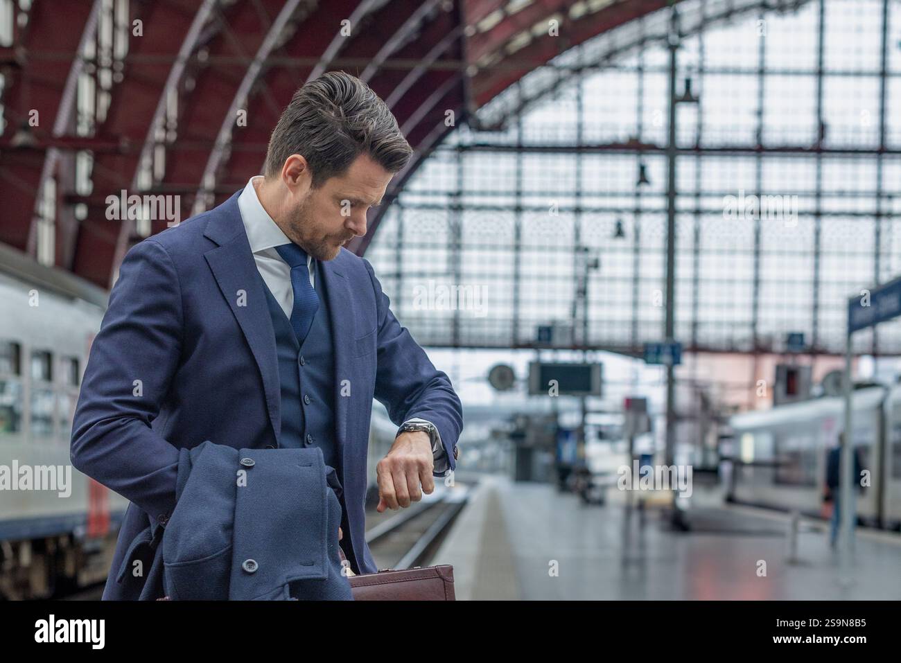 Time-Conscious Executive : précision et ponctualité à la Station Banque D'Images