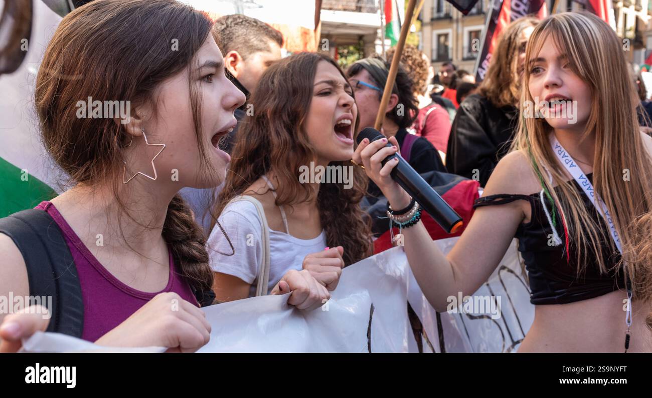 Madrid, Espagne - 27 septembre 2024. Des manifestants pro-palestiniens et anti-israéliens manifestent contre l'occupation dans la bande de Gaza. Demander un cessez-le-feu Israël-Hamas Banque D'Images