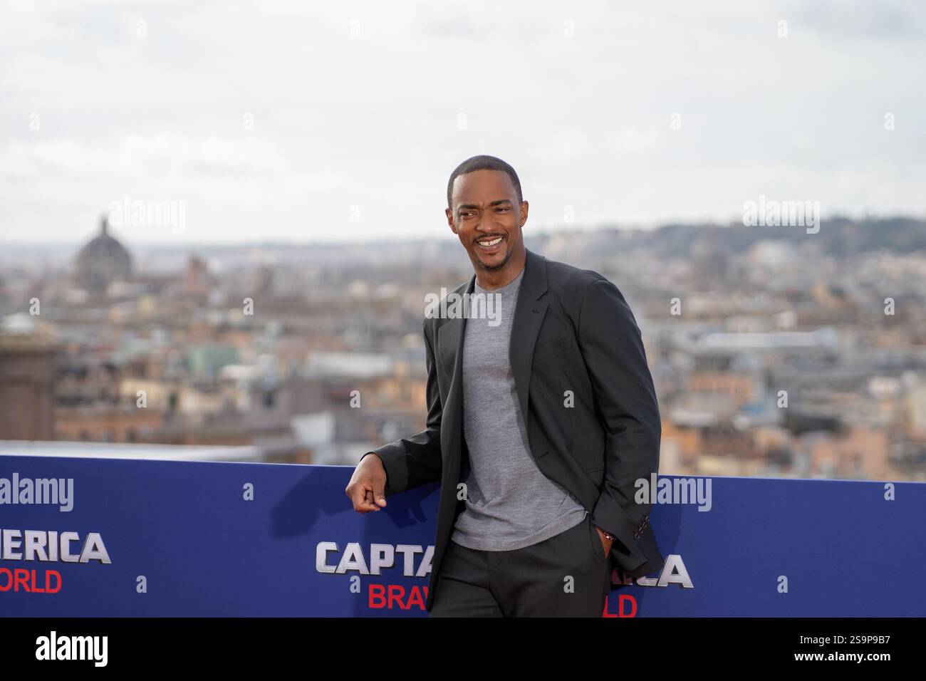 Rome, Italie. 27 janvier 2025. Anthony Mackie assiste à la conférence photo ''Captain America : Brave New World'' à l'Hôtel de la ville à Rome, Italie, le 27 janvier 2025. (Photo de Luca Carlino/NurPhoto) crédit : NurPhoto SRL/Alamy Live News Banque D'Images