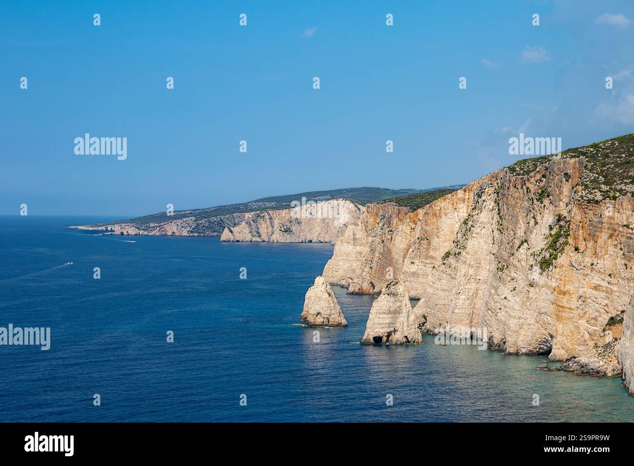 Vue panoramique en gros plan près de Plakaki Beach situé sur une île grecque de Zakynthos Banque D'Images