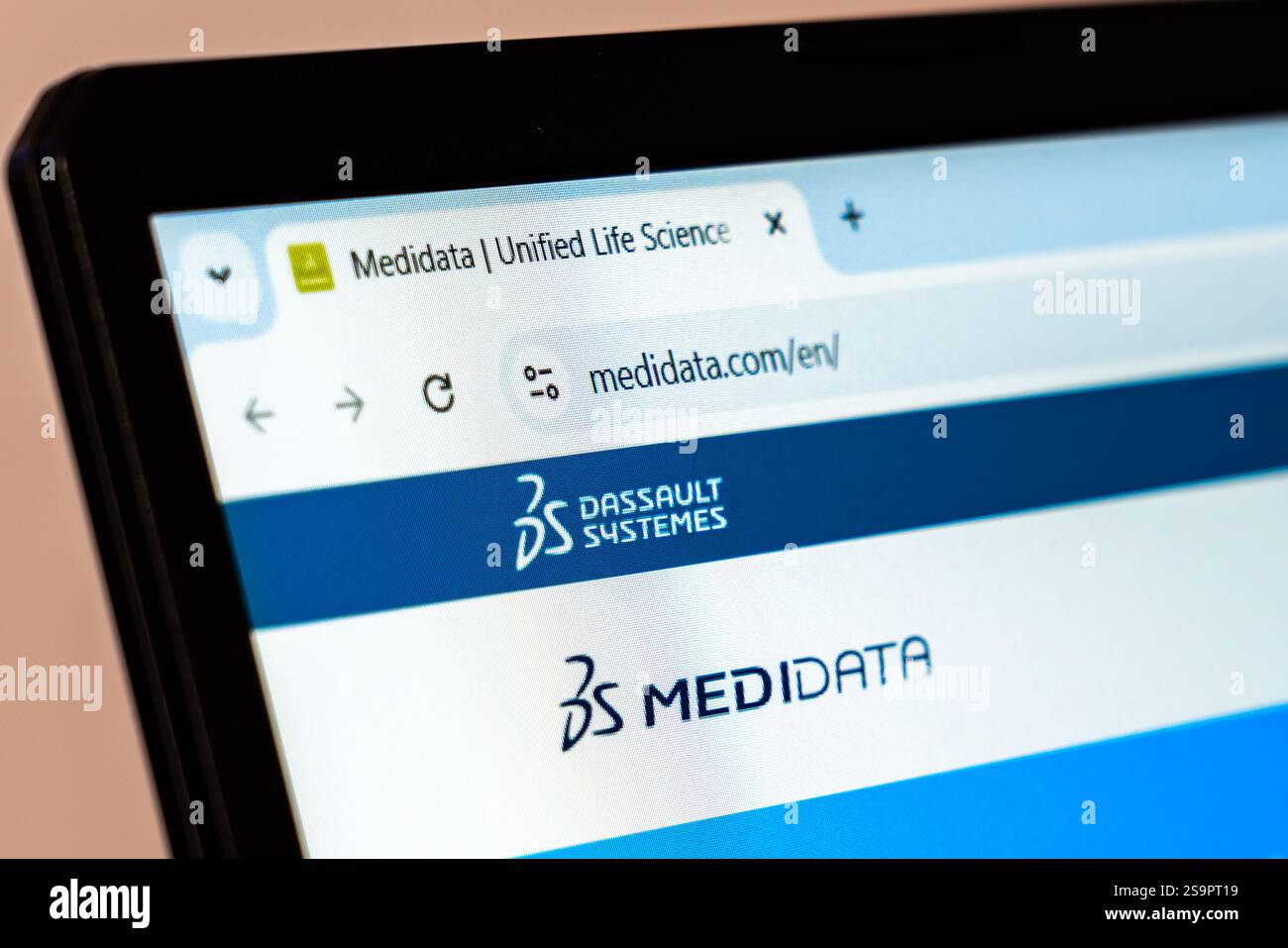 New York, États-Unis - 26 janvier 2025 : affichage sur l'écran d'un ordinateur portable du site officiel Medidata présentant les solutions Dassault systèmes pour les sciences de la vie Banque D'Images