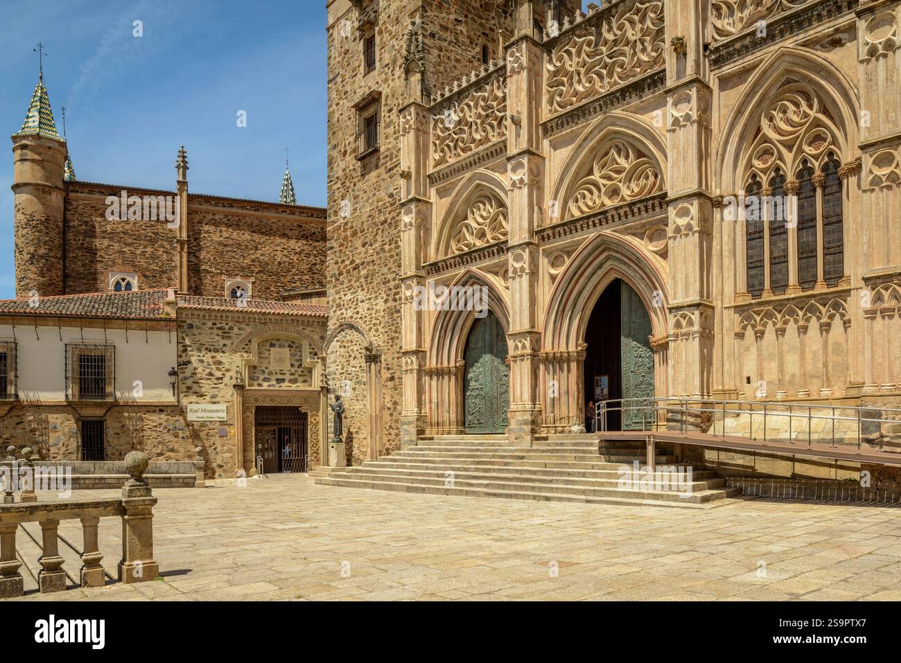 Monastère royal de Santa Maria de Guadalupe, franciscain, architecture gothique, ville de Guadalupe, province de Caceres. Estrémadure, Espagne, Europe. Banque D'Images