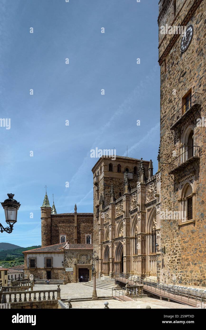 Monastère royal de Santa Maria de Guadalupe, franciscain, architecture gothique, ville de Guadalupe, province de Caceres. Estrémadure, Espagne, Europe. Banque D'Images