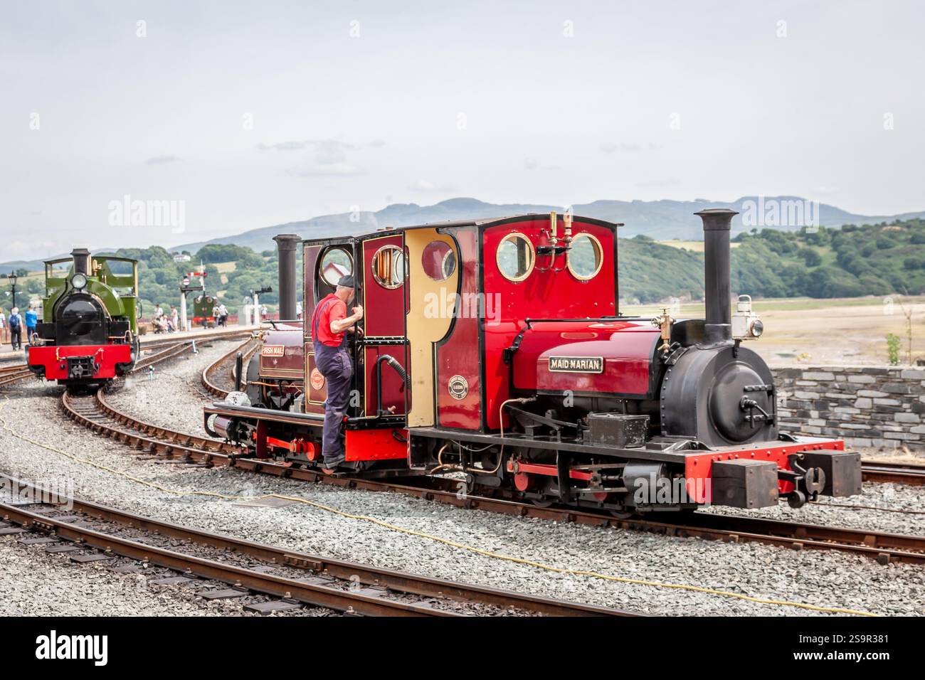 Hunslet 0-4-0ST No. 822 'Maid Marian' et No. 823 'Irish mail' attendent à la gare de Porthmadog pendant le Hunslet 125 sur le chemin de fer de Ffestiniog Banque D'Images
