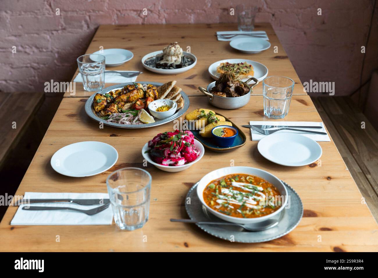 Nandine, un restaurant kurde familial situé à Camberwell, dans le sud de Londres, octobre 2024. Crédit photo : Sam Banque D'Images