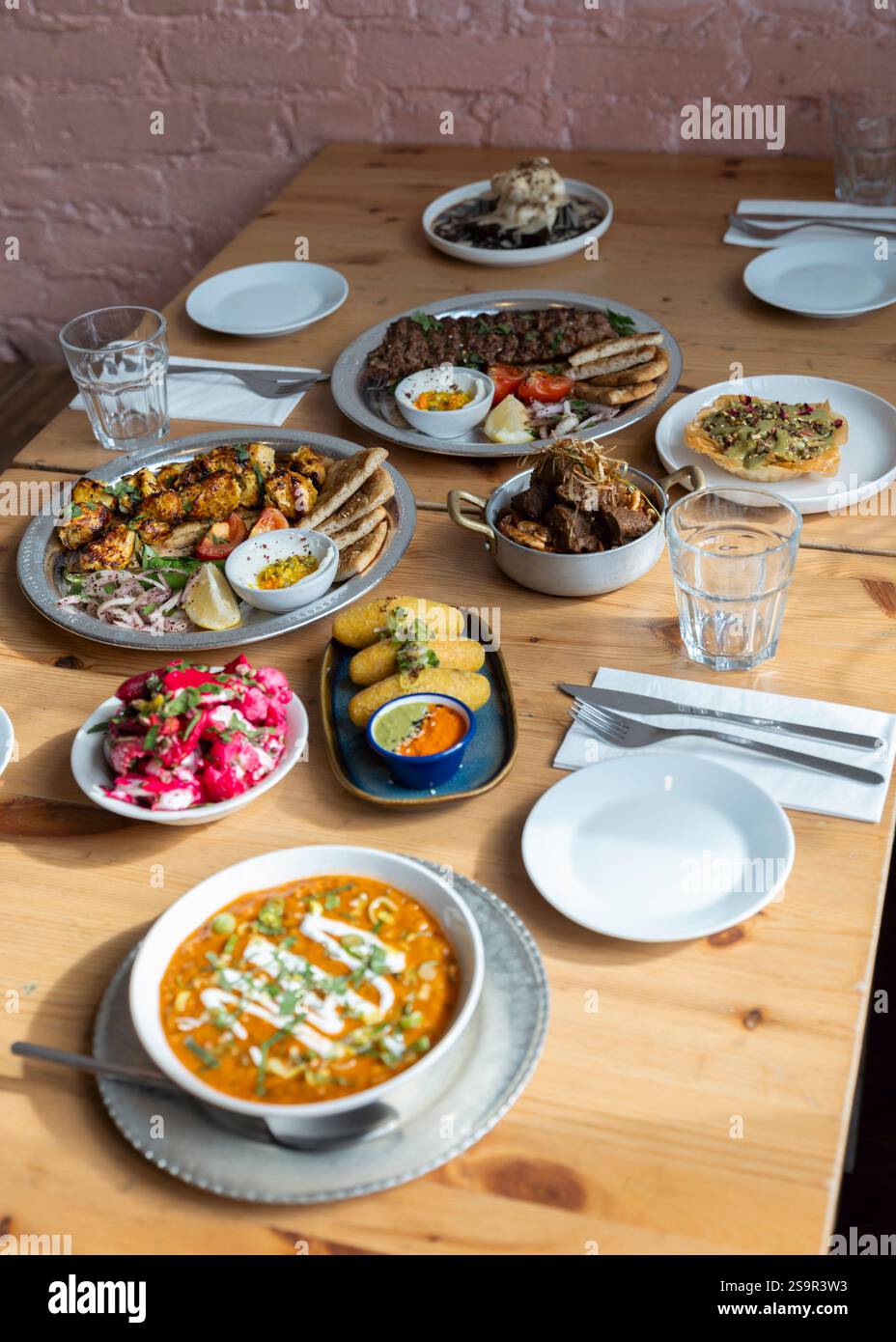 Nandine, un restaurant kurde familial situé à Camberwell, dans le sud de Londres, octobre 2024. Crédit photo : Sam Banque D'Images