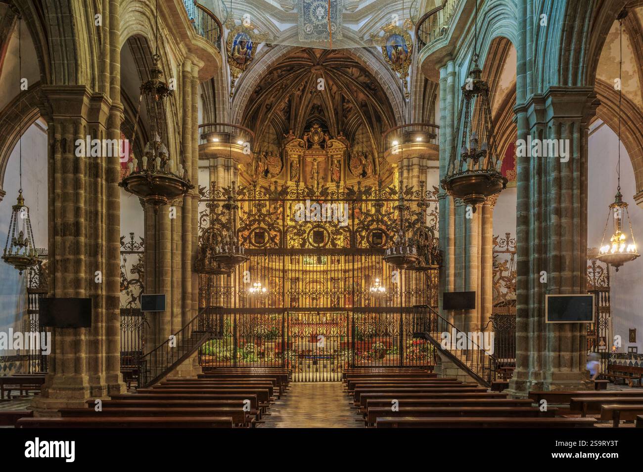 Monastère royal de Santa Maria de Guadalupe, franciscain, architecture gothique, ville de Guadalupe, province de Caceres. Estrémadure, Espagne, Europe. Banque D'Images