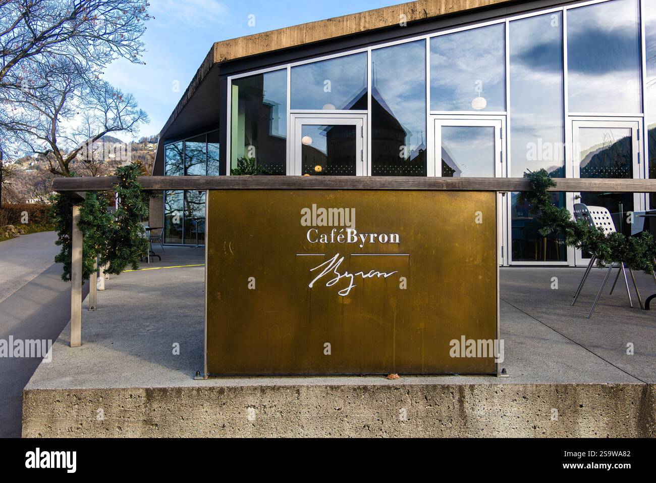 Montreux, Suisse - 2 janvier 2025 : Café Byron est un charmant café situé près du Château de Chillon, le château historique situé sur les rives de Banque D'Images